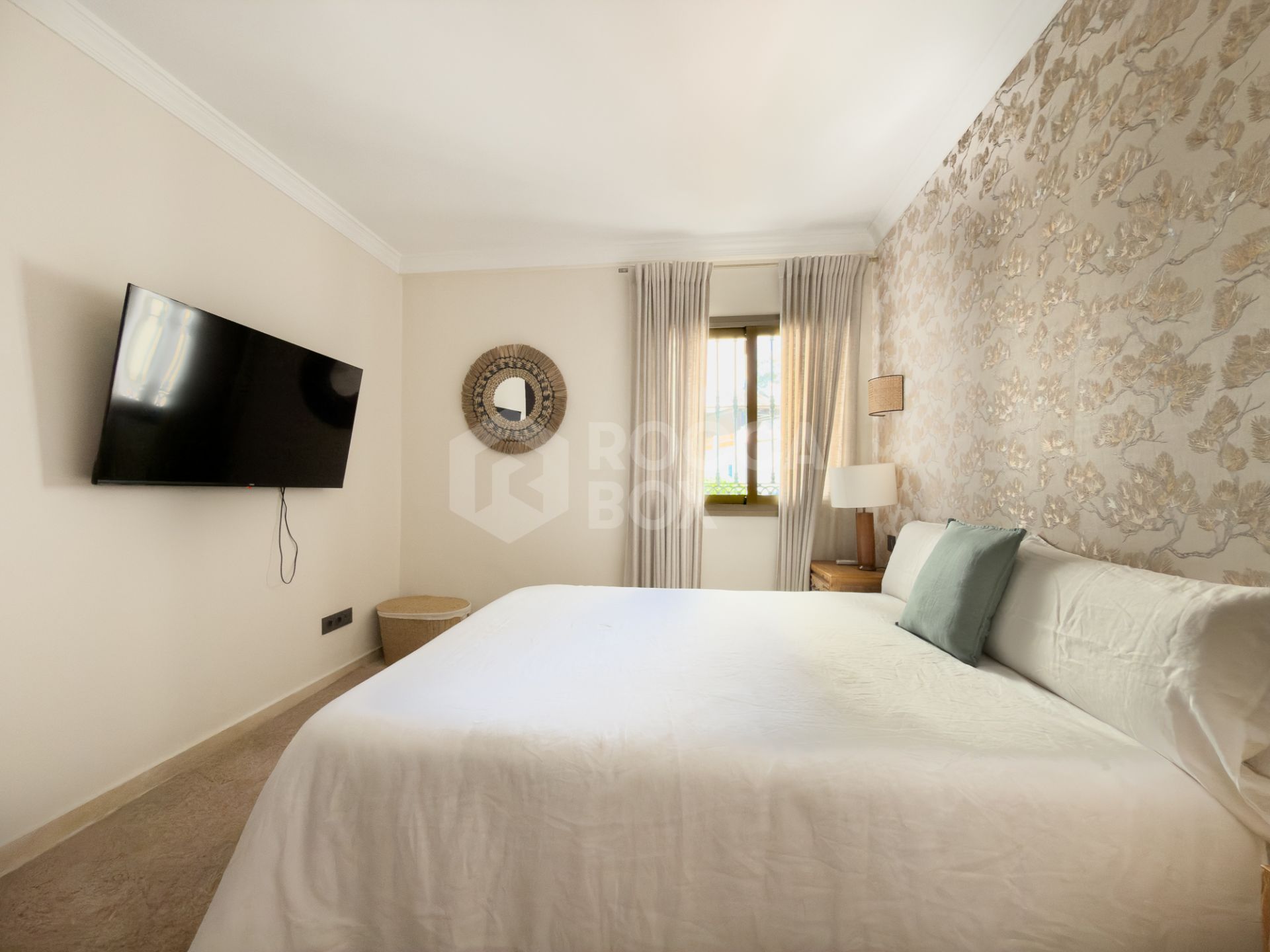 Beachfront Apartment for Sale in Golden Beach Marbella