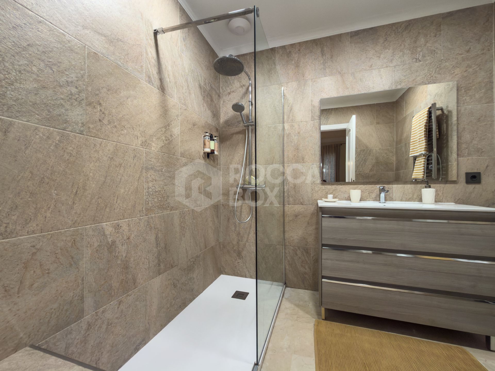 Beachfront Apartment for Sale in Golden Beach Marbella