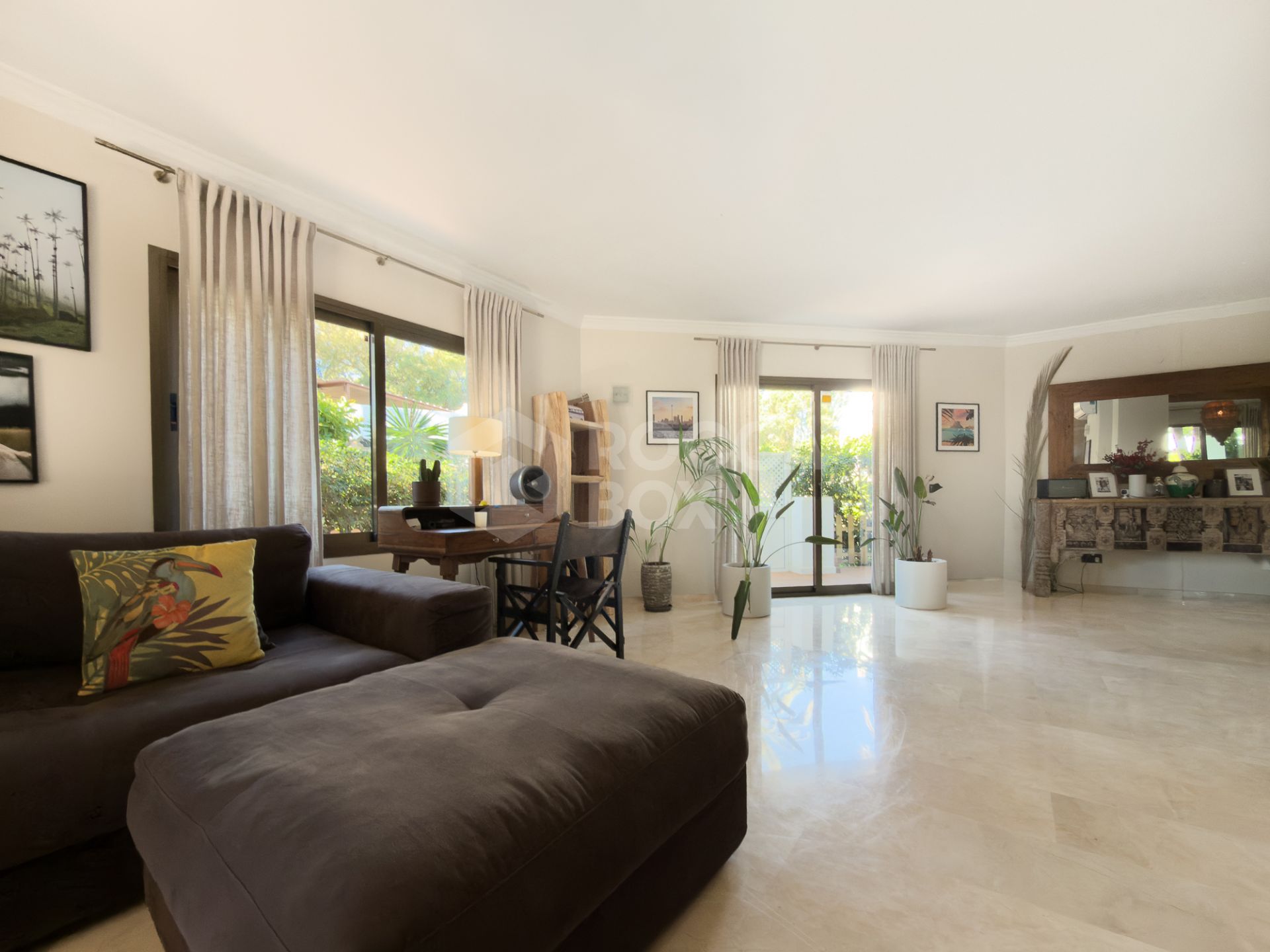 Beachfront Apartment for Sale in Golden Beach Marbella