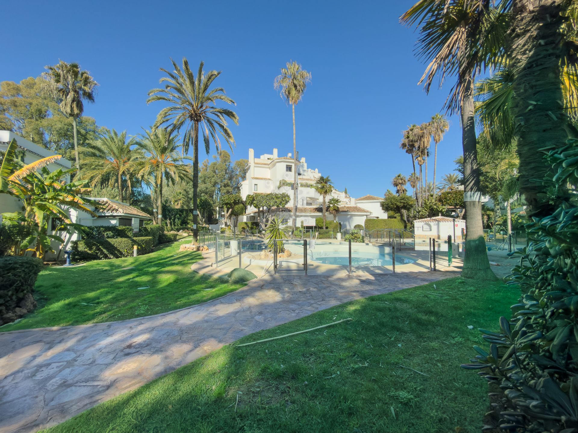 Ground Floor Apartment in Elviria Playa, Marbella