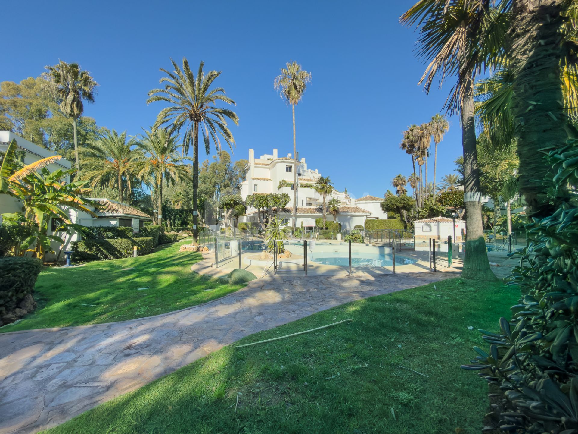 Beachfront Apartment for Sale in Golden Beach Marbella