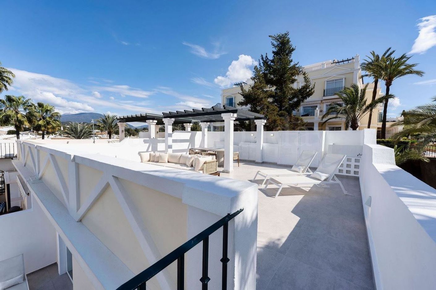 Duplex Penthouse in Aloha Gardens, Marbella