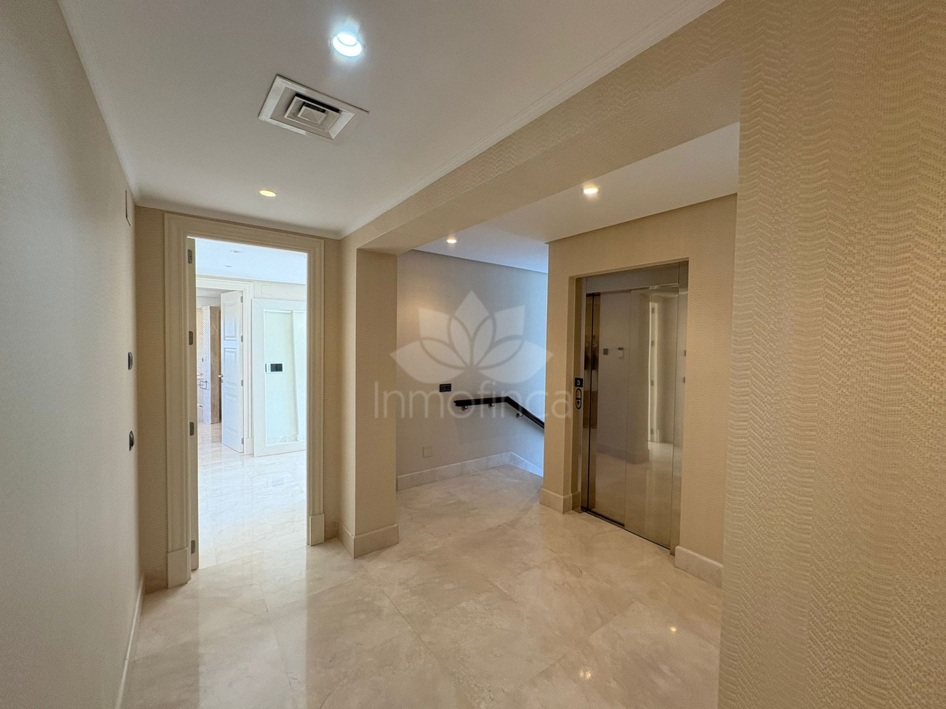Atico Duplex en Doncella Beach, Estepona