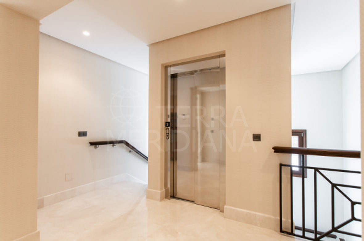 Duplex Penthouse in Doncella Beach, Estepona