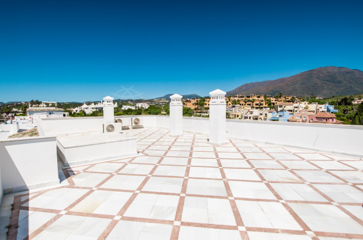 Duplex Penthouse in Doncella Beach, Estepona