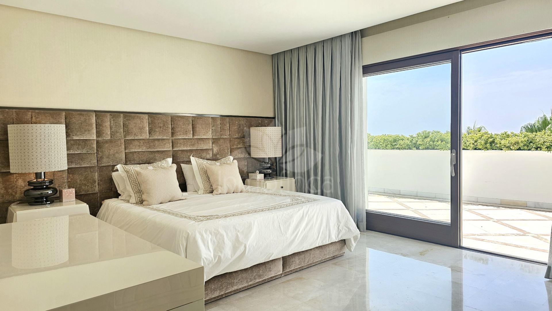 Atico Duplex en Doncella Beach, Estepona