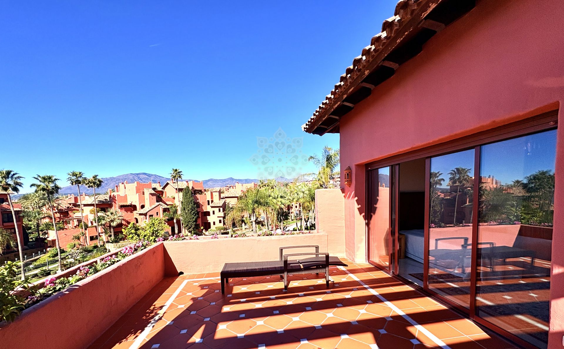 Duplex Penthouse w Menara Beach, Estepona