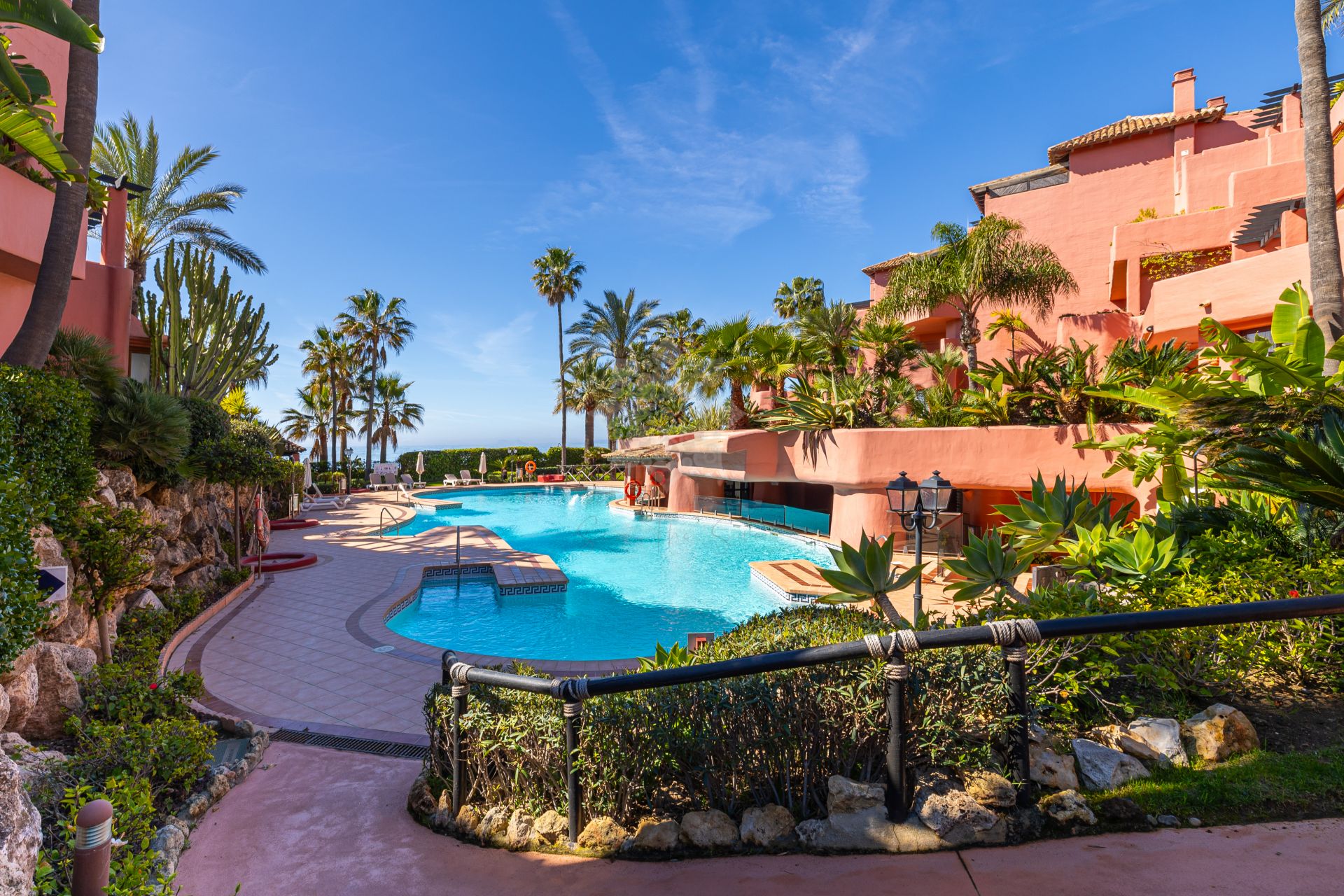 Duplex Penthouse w Menara Beach, Estepona