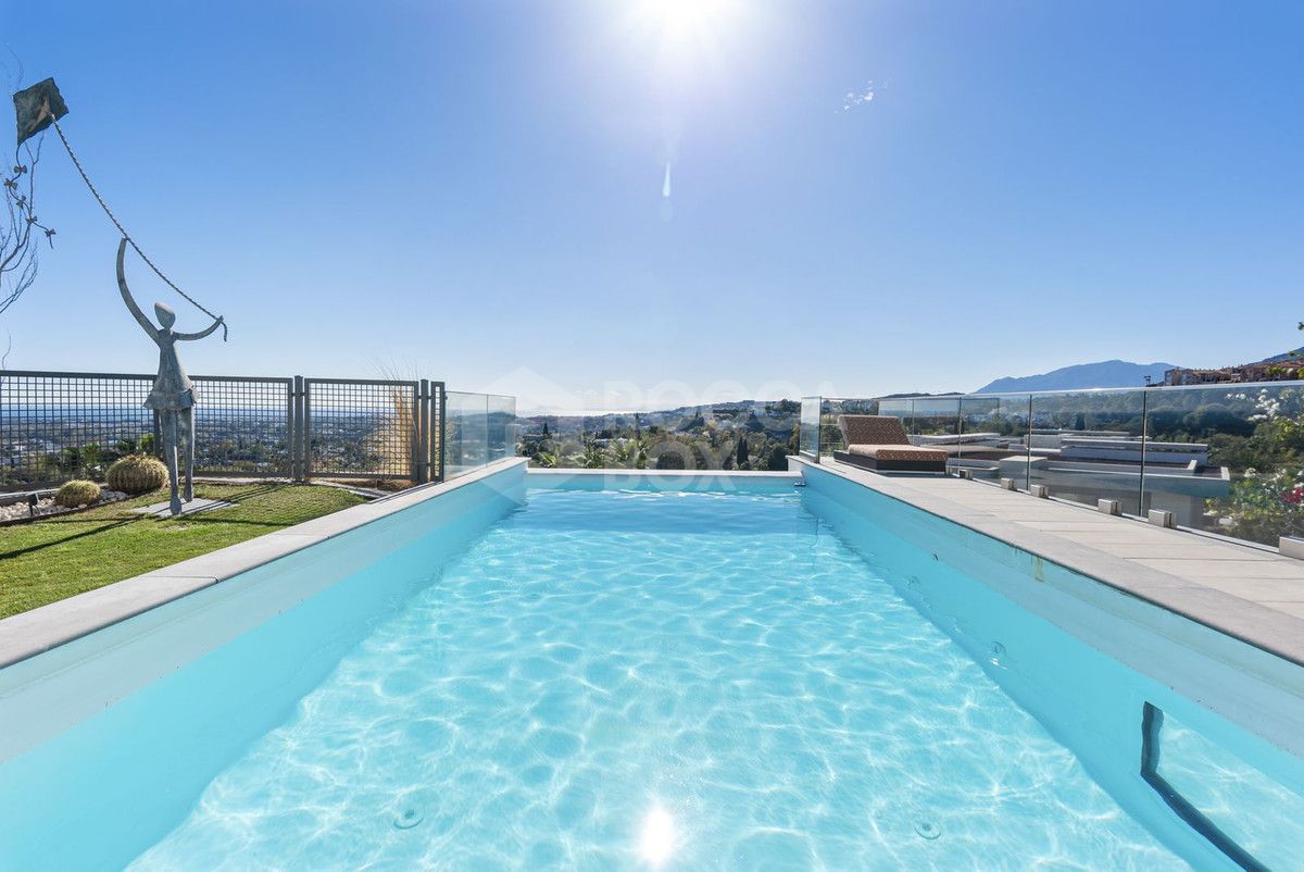 Villa for sale in Benahavis
