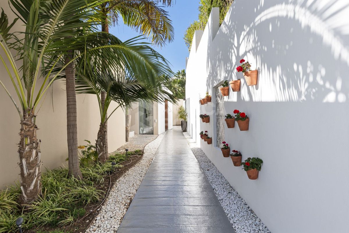 Villa for sale in Benahavis