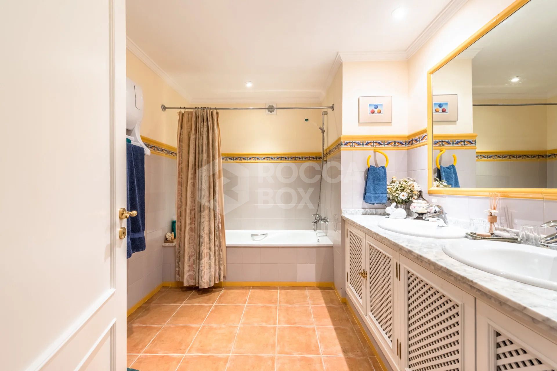 Spacious 9-Bedroom Villa with Panoramic Views in Sotogrande Alto