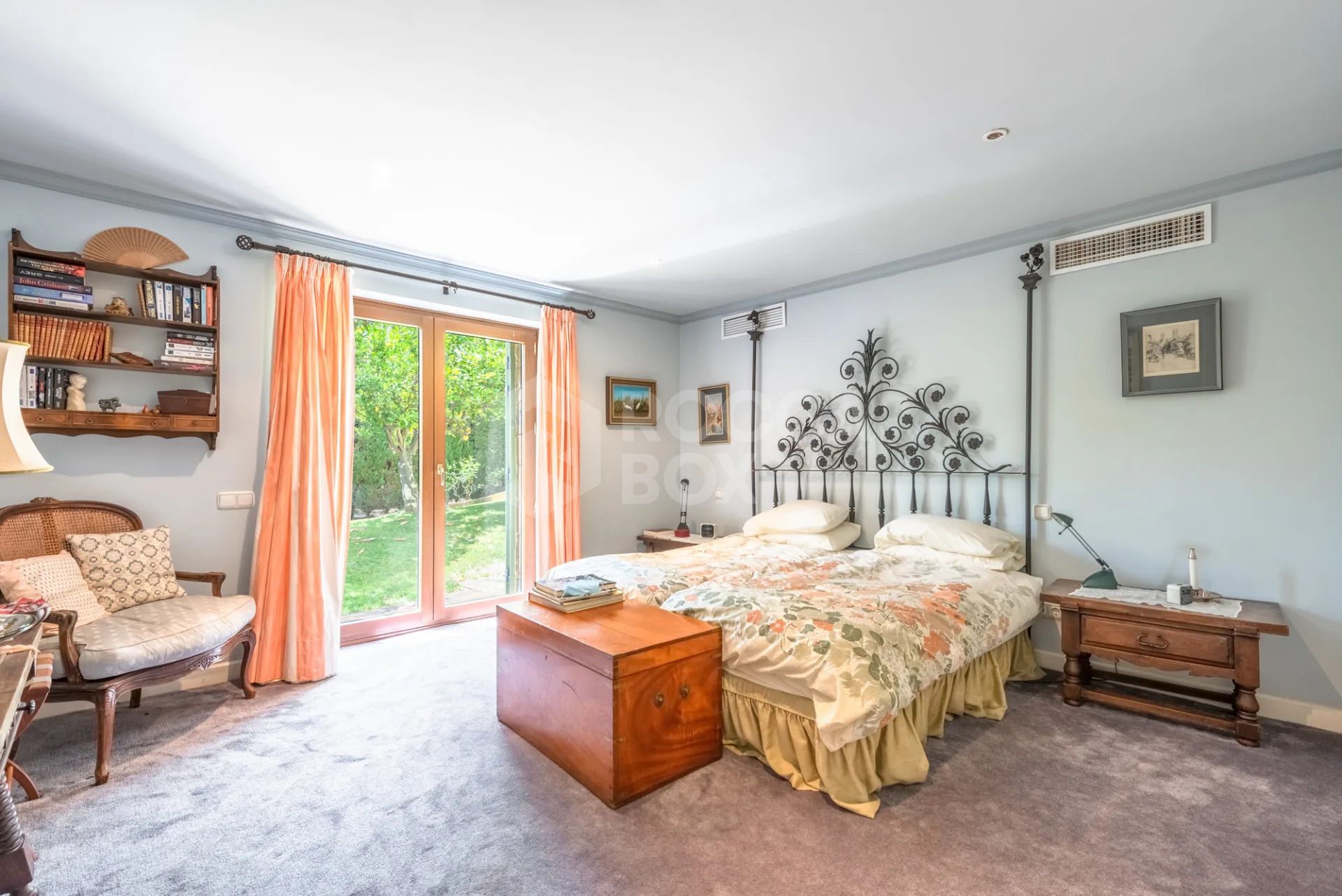 Spacious 9-Bedroom Villa with Panoramic Views in Sotogrande Alto