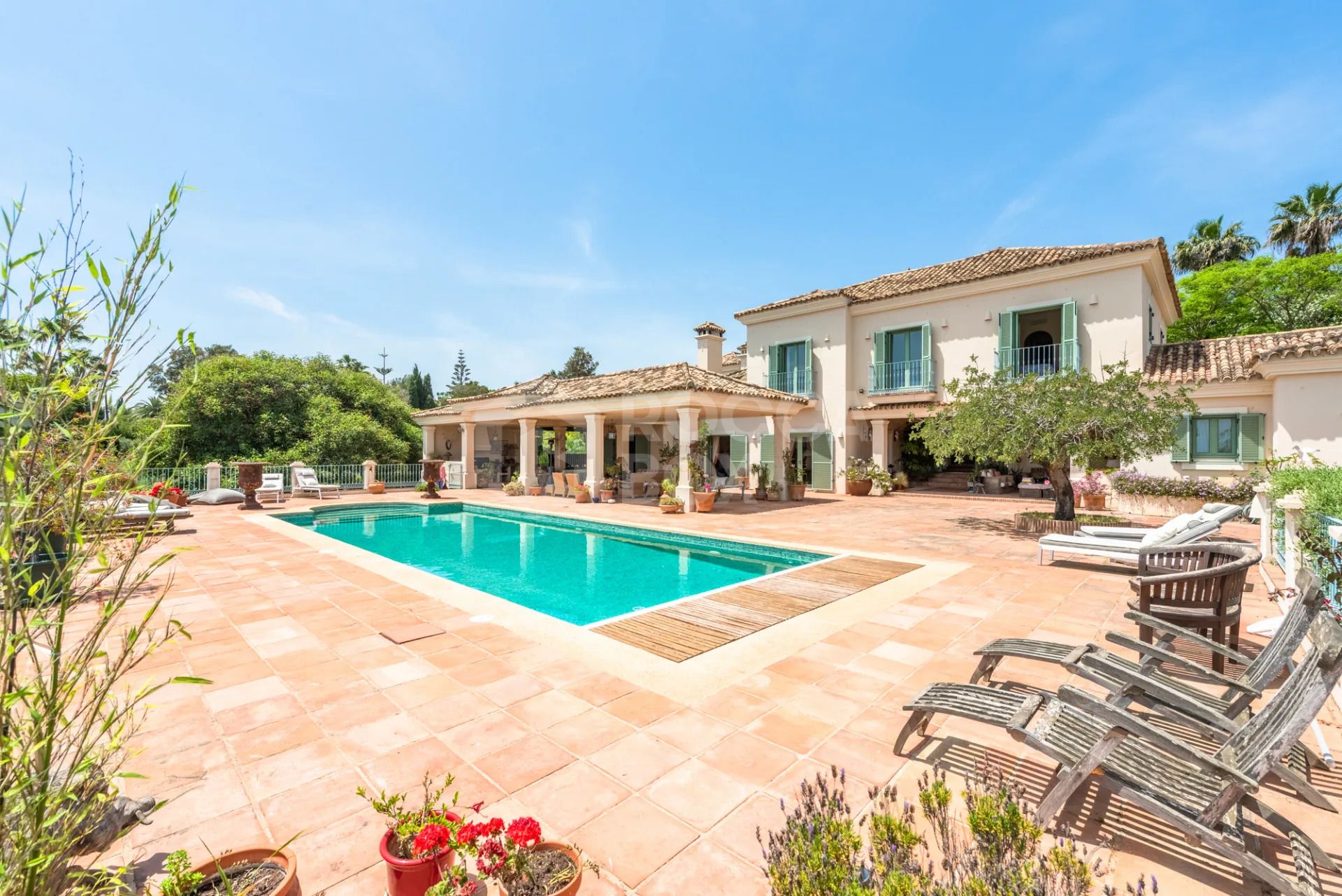 Spacious 9-Bedroom Villa with Panoramic Views in Sotogrande Alto