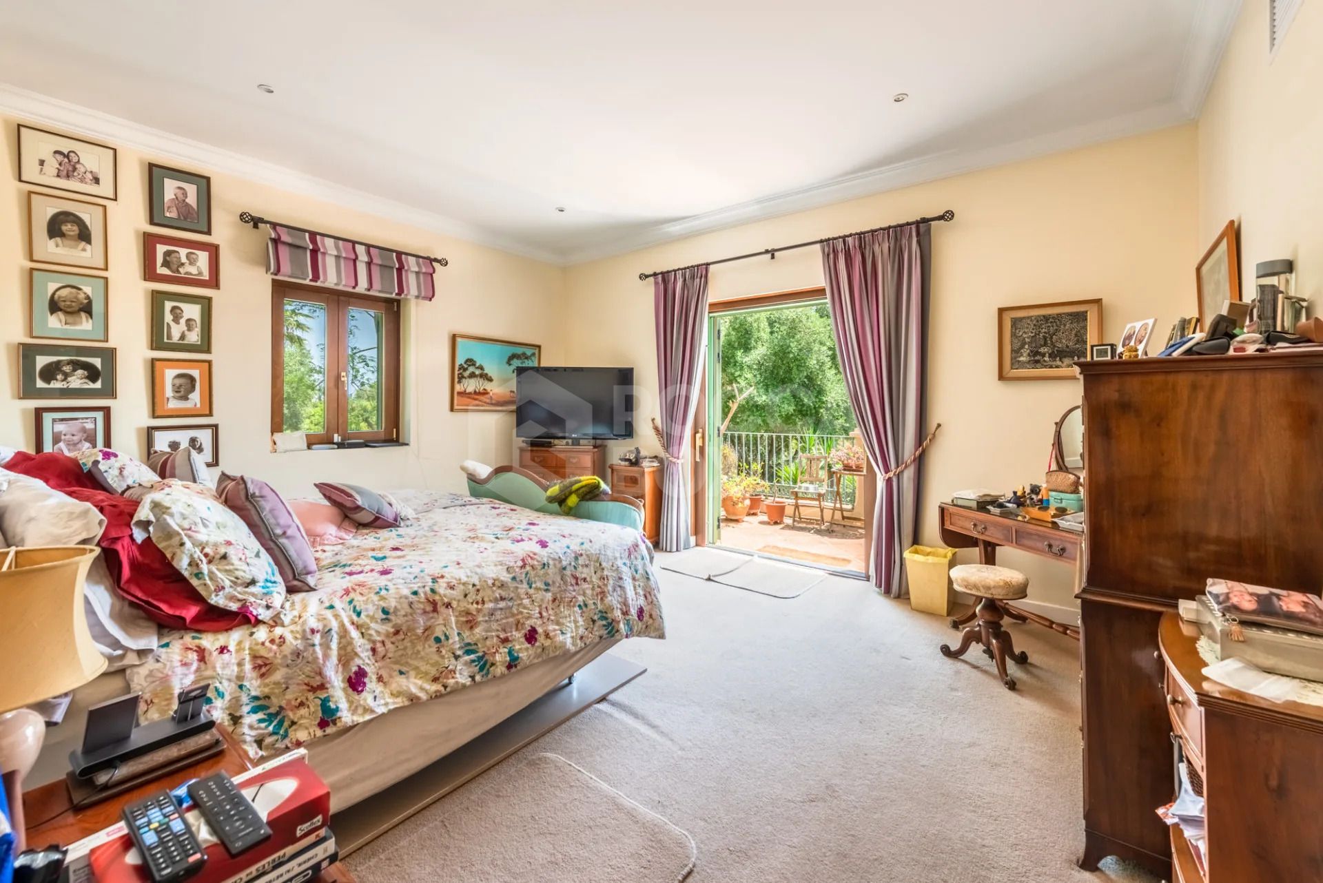 Spacious 9-Bedroom Villa with Panoramic Views in Sotogrande Alto