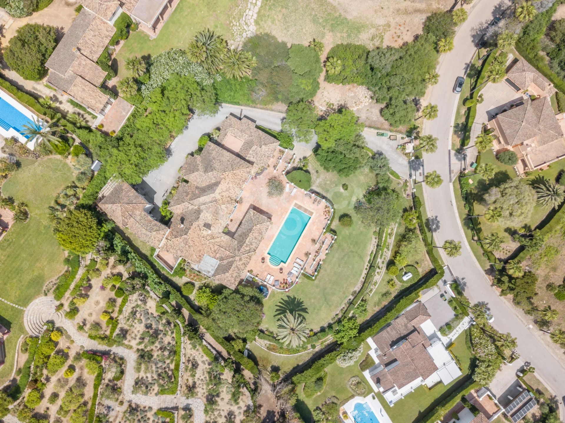 Spacious 9-Bedroom Villa with Panoramic Views in Sotogrande Alto