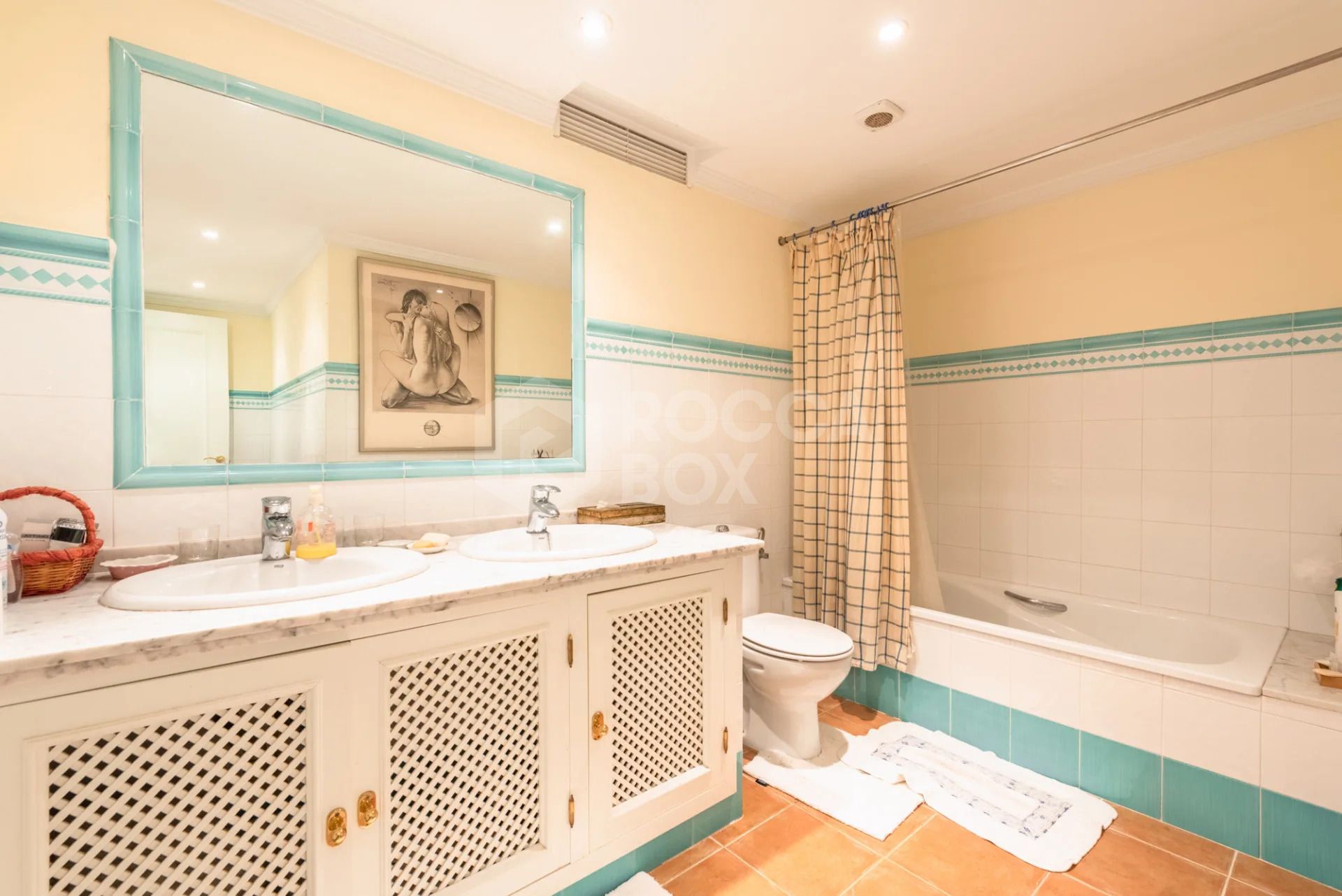 Spacious 9-Bedroom Villa with Panoramic Views in Sotogrande Alto