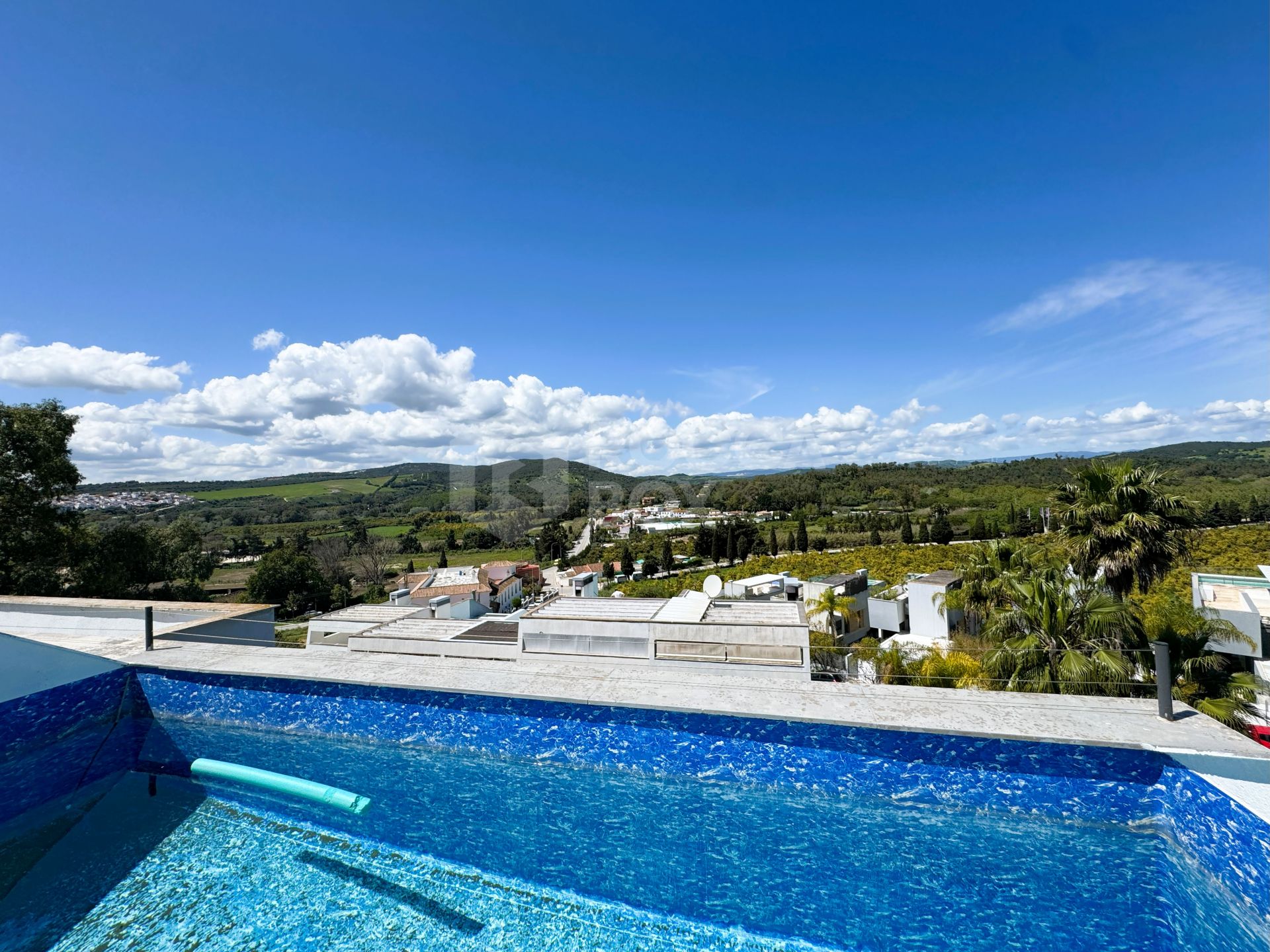 Spacious Four-Bedroom Town House in Polo Sur, San Enrique de Guadiaro