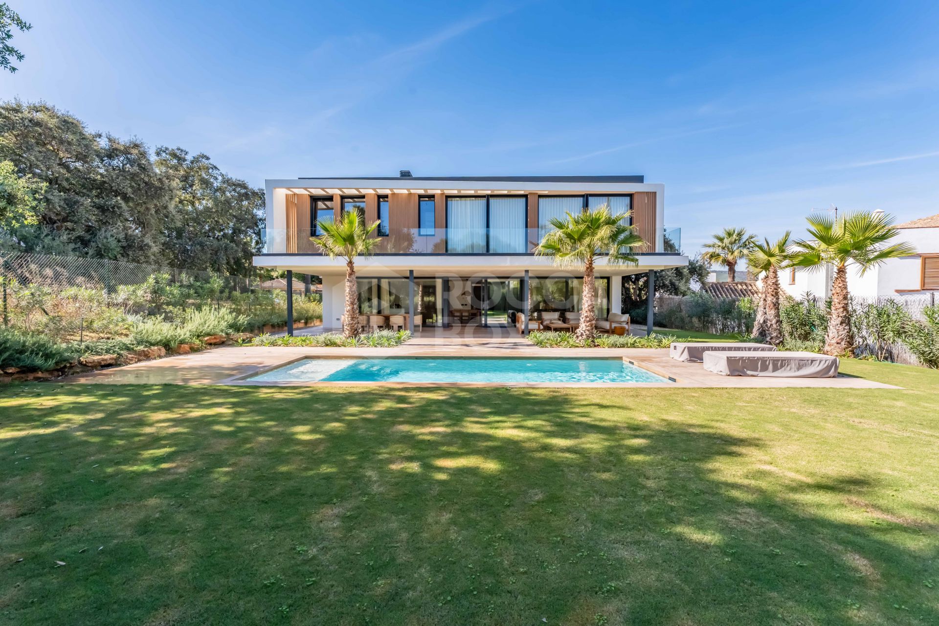 Villa KOA de Lago Architects: New build villa for sale in Sotogrande Costa