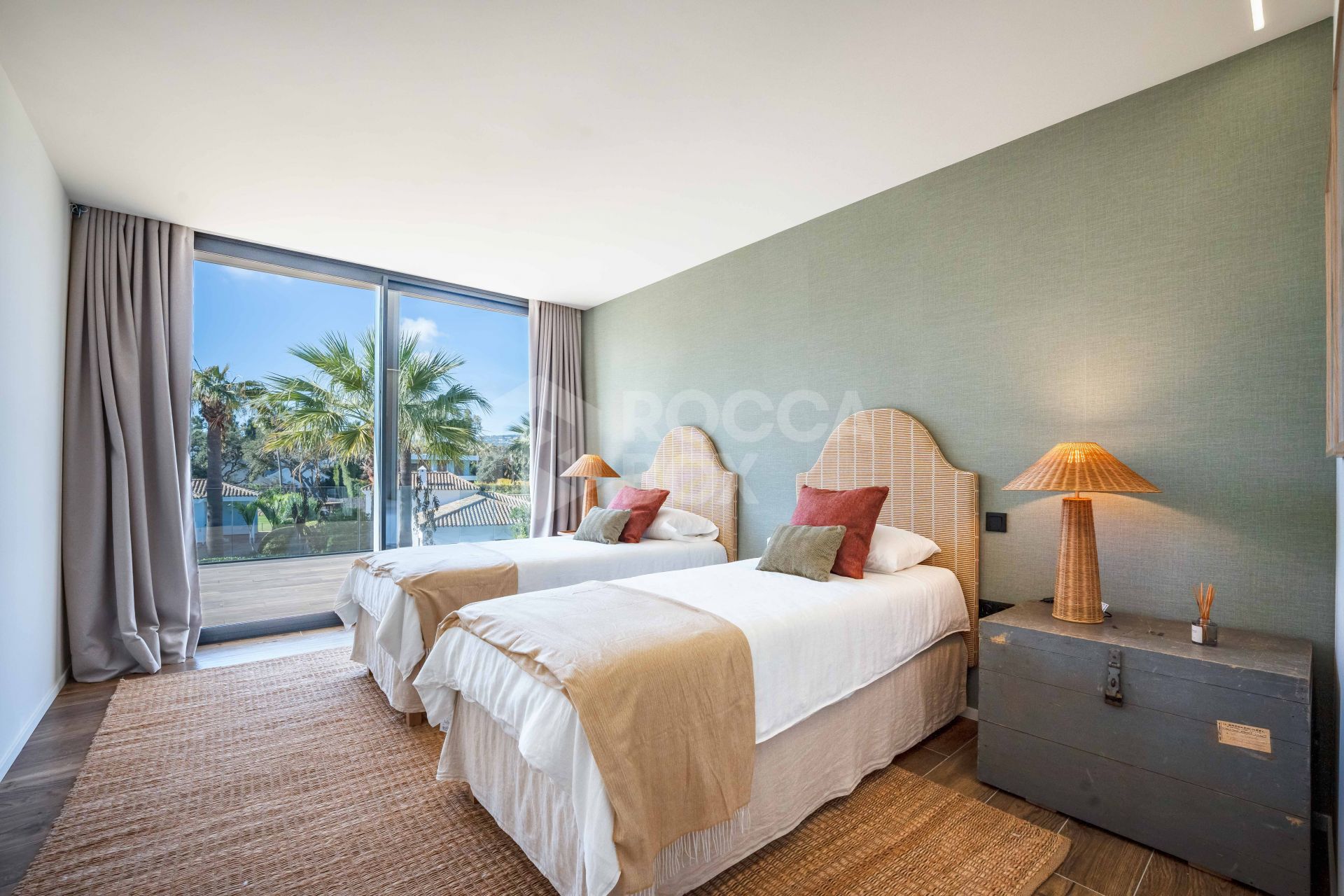 Villa KOA de Lago Architects: New build villa for sale in Sotogrande Costa