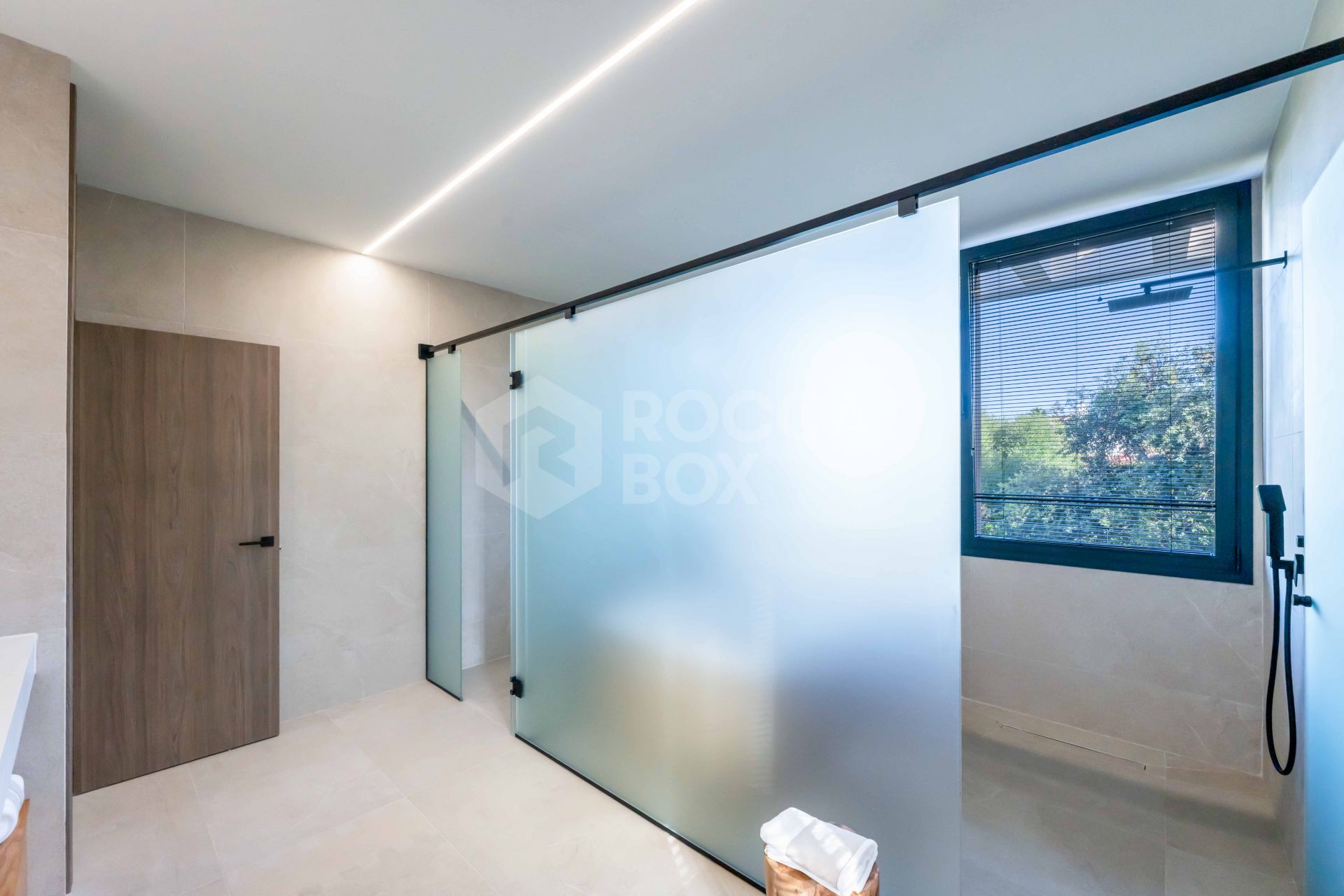 Villa KOA de Lago Architects: New build villa for sale in Sotogrande Costa