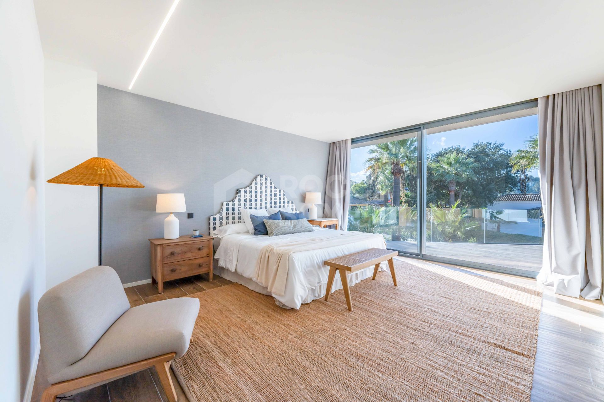 Villa KOA de Lago Architects: New build villa for sale in Sotogrande Costa