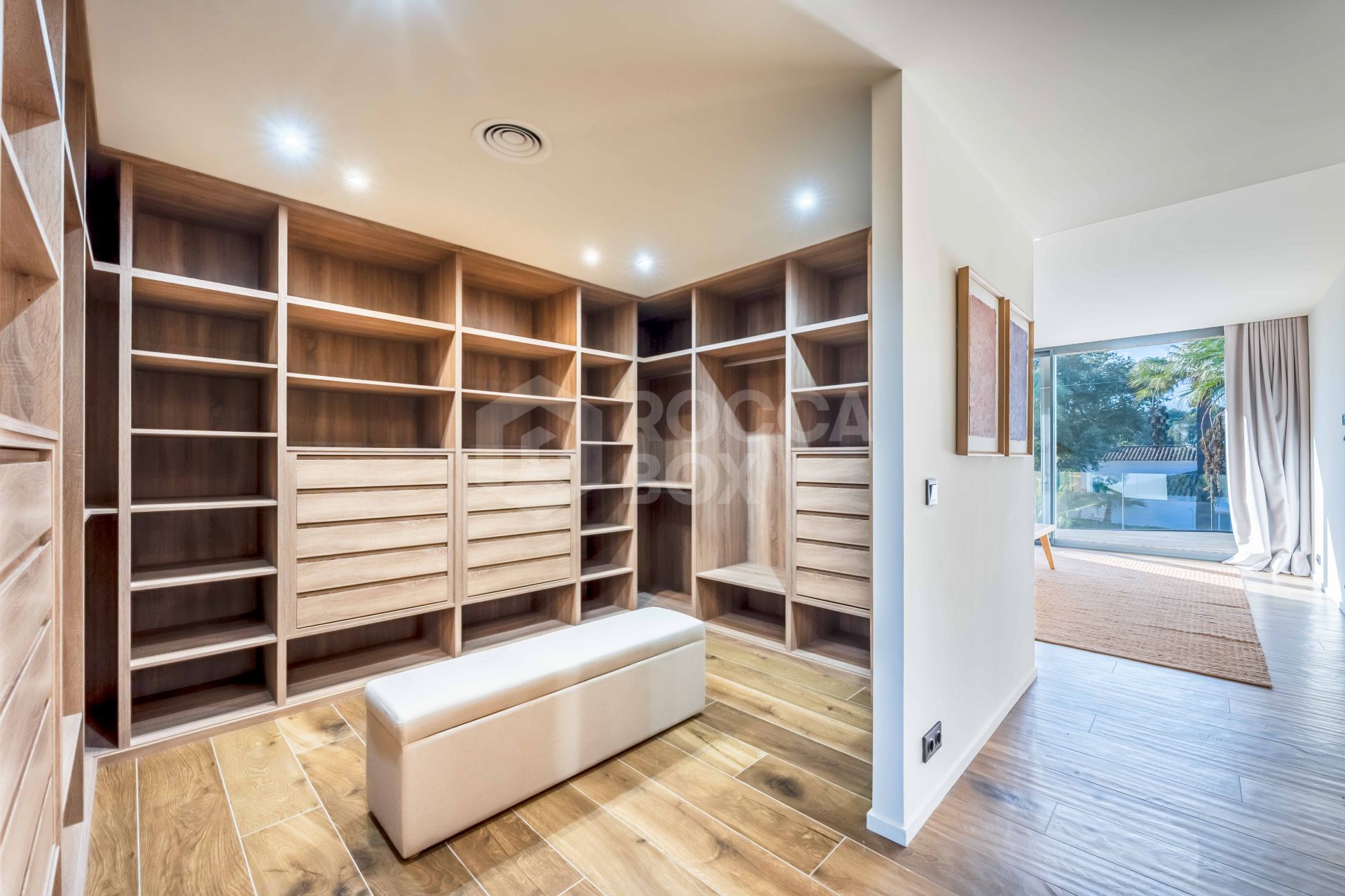 Villa KOA de Lago Architects: New build villa for sale in Sotogrande Costa