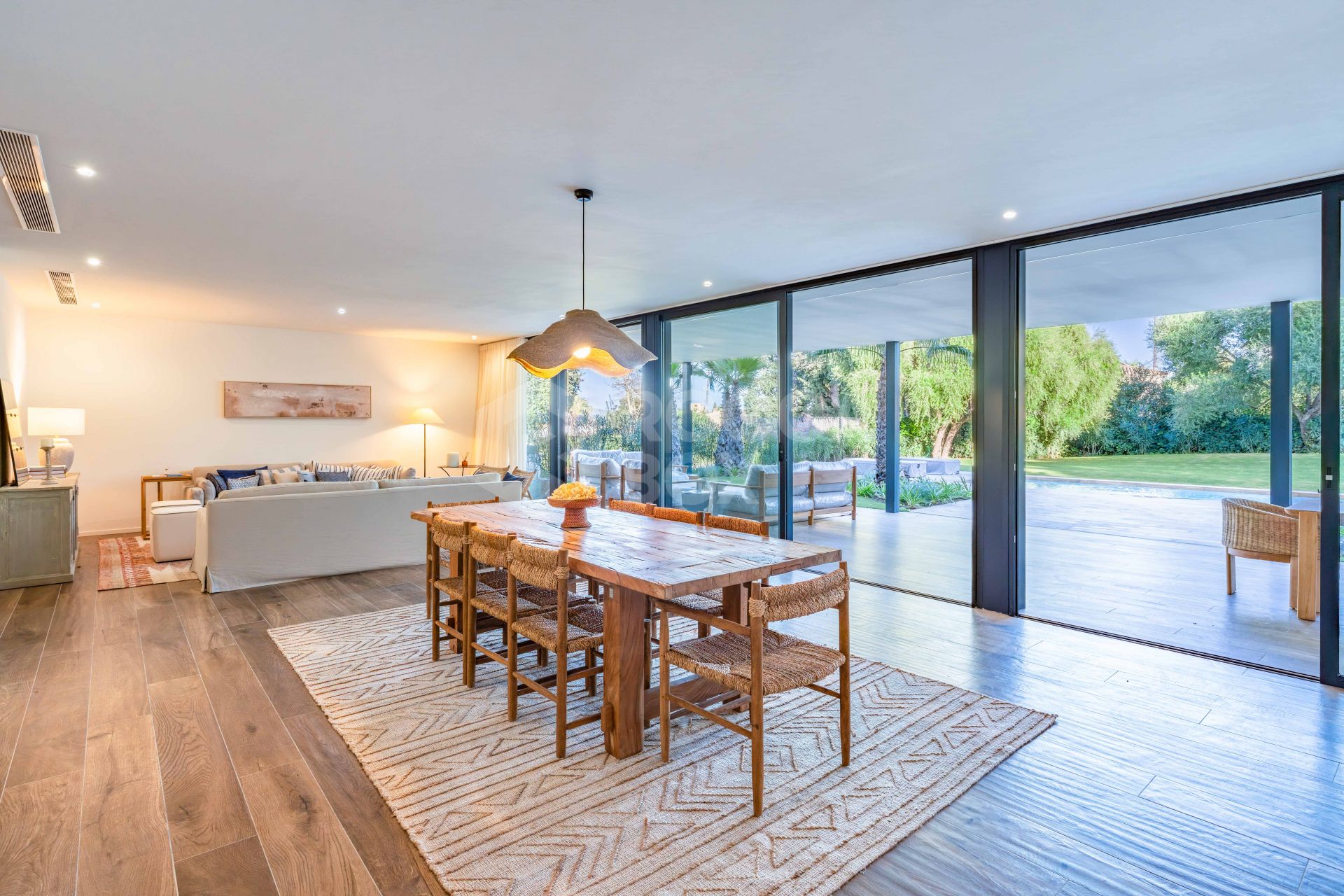 Villa KOA de Lago Architects: New build villa for sale in Sotogrande Costa