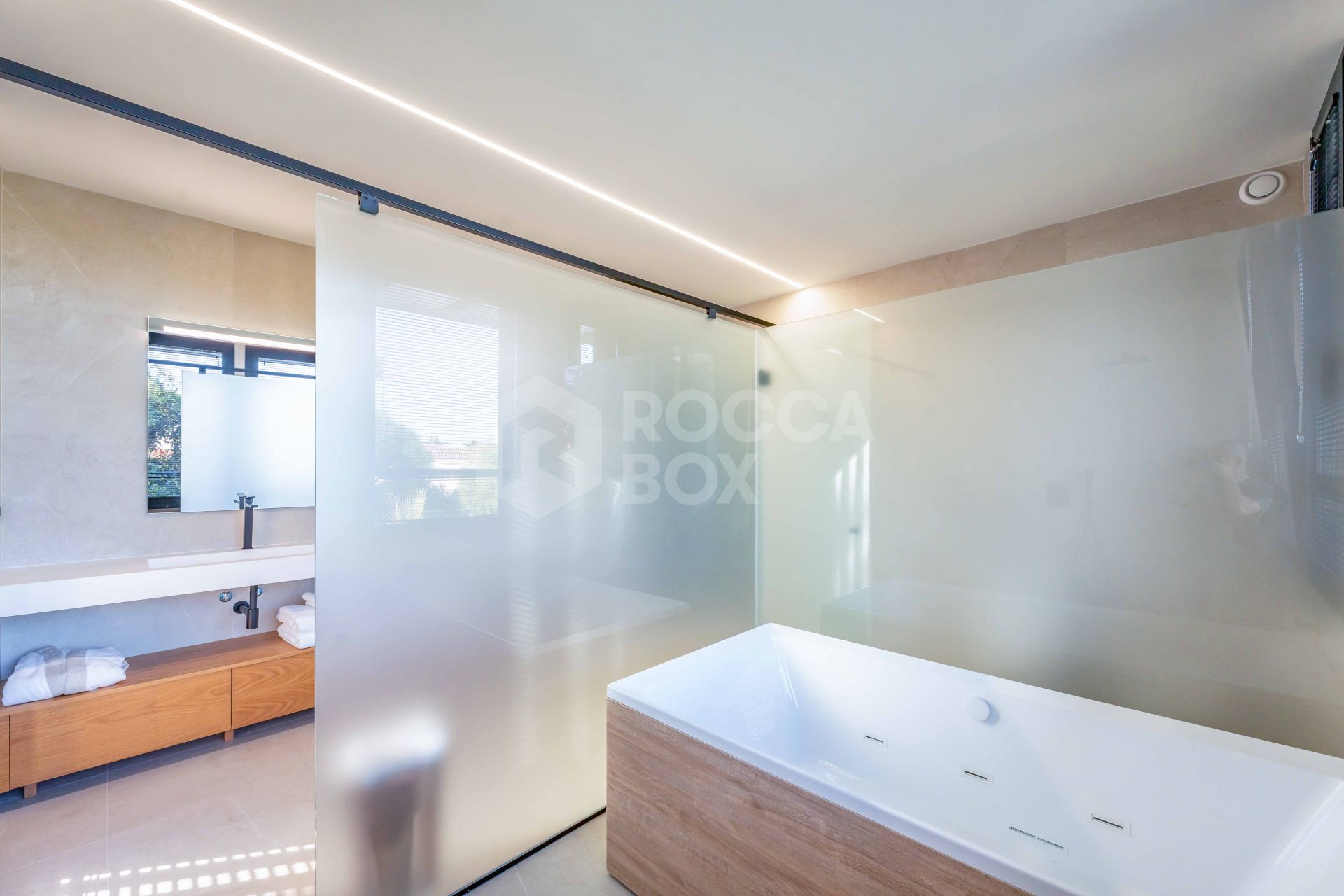 Villa KOA de Lago Architects: New build villa for sale in Sotogrande Costa