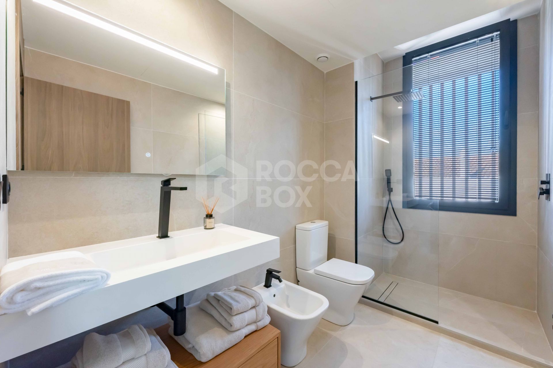 Villa KOA de Lago Architects: New build villa for sale in Sotogrande Costa