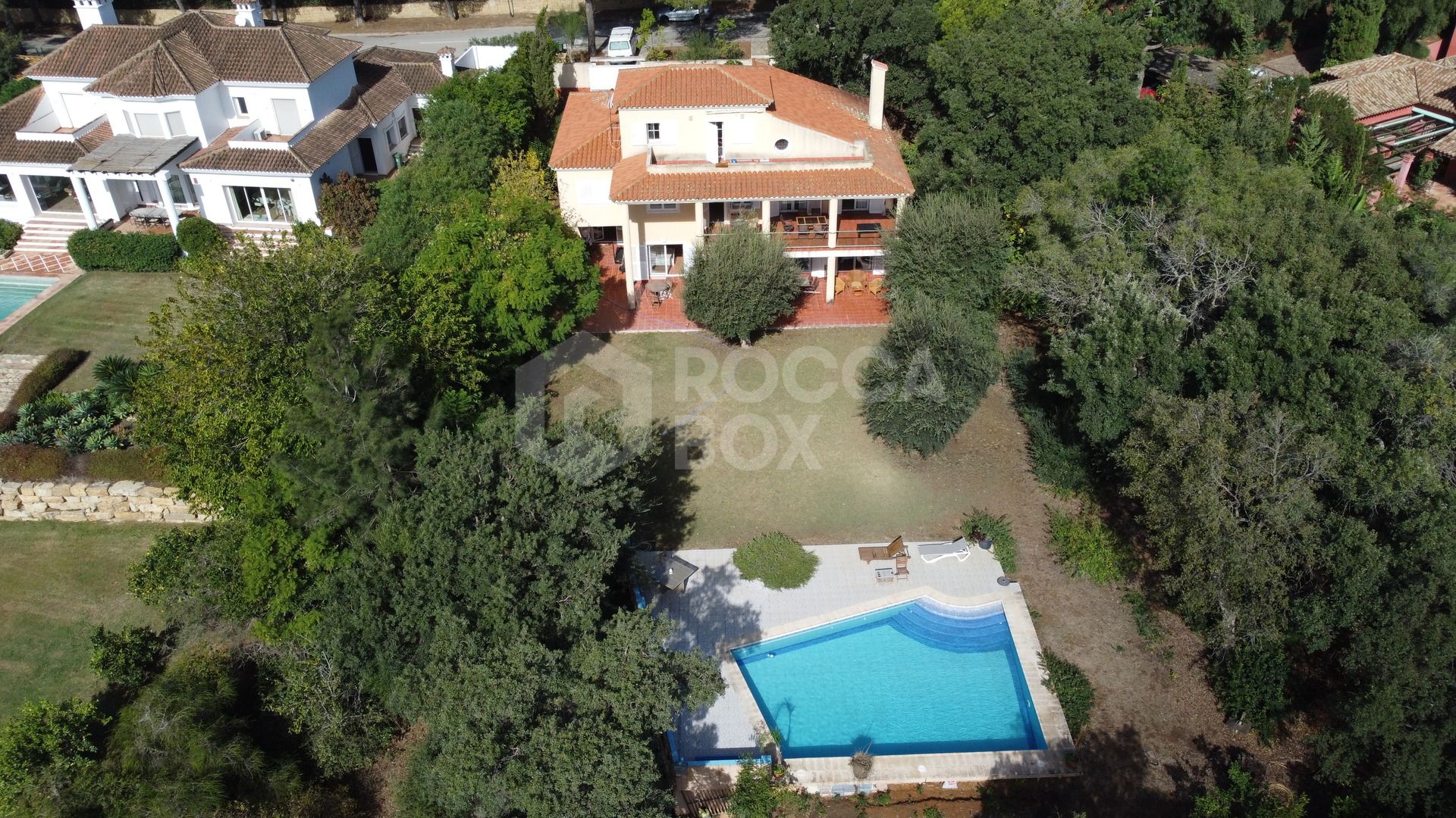 Villa for renovation in Sotogrande Alto