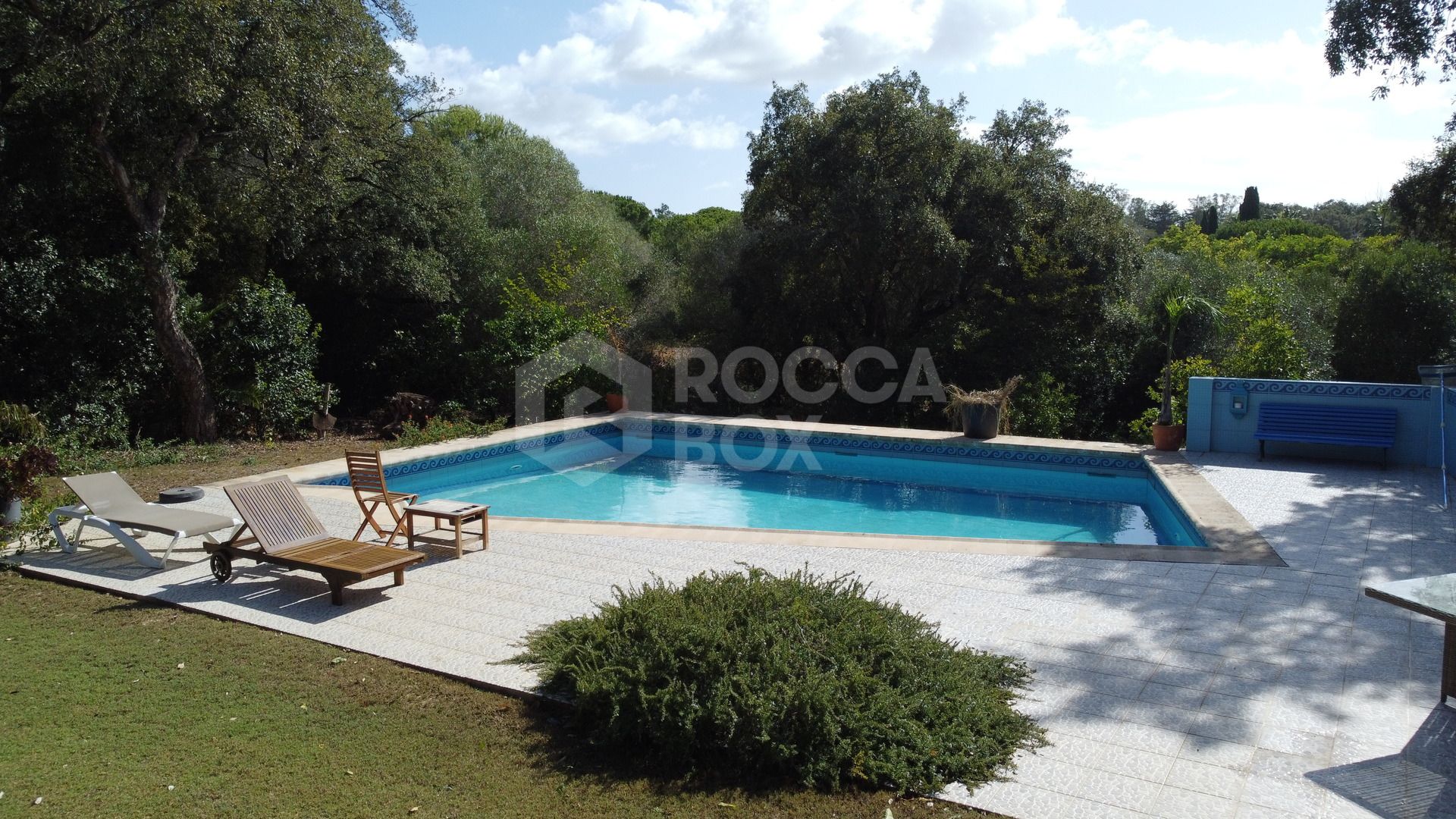 Villa for renovation in Sotogrande Alto