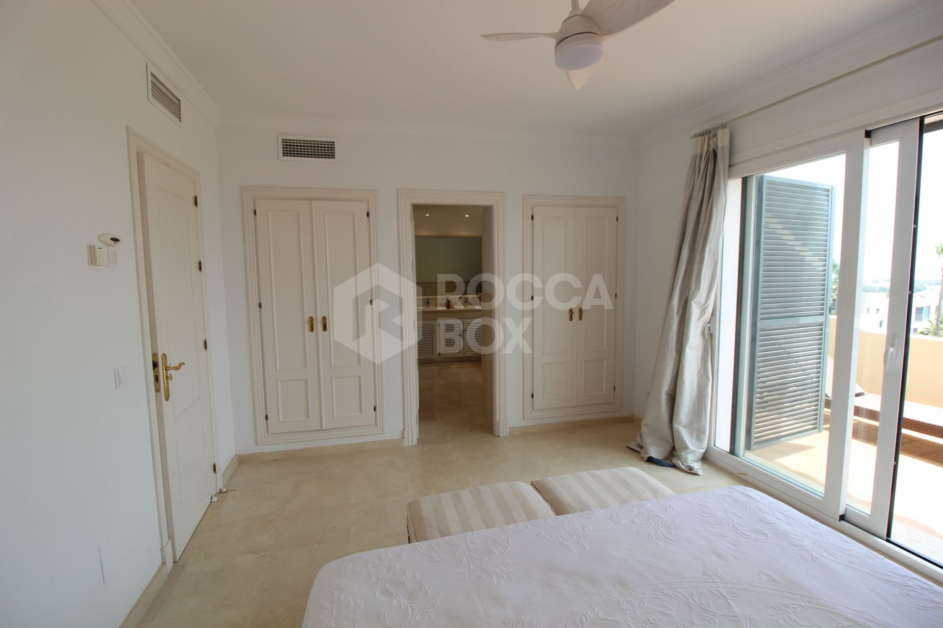 BEAUTIFULL AND PRIVATE SEMIDETACHED OPEN VIEWS TO THE SEA