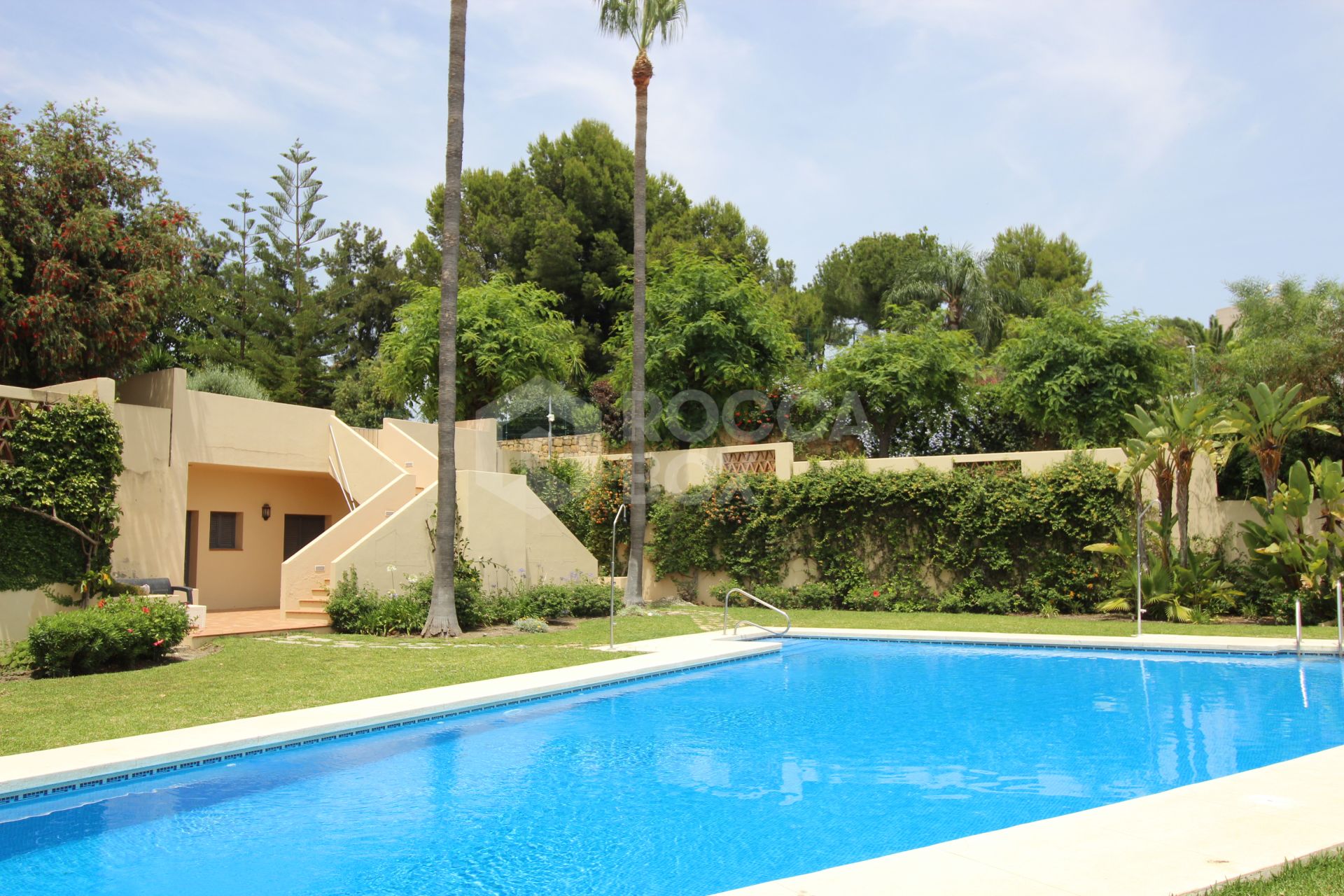 BEAUTIFULL AND PRIVATE SEMIDETACHED OPEN VIEWS TO THE SEA