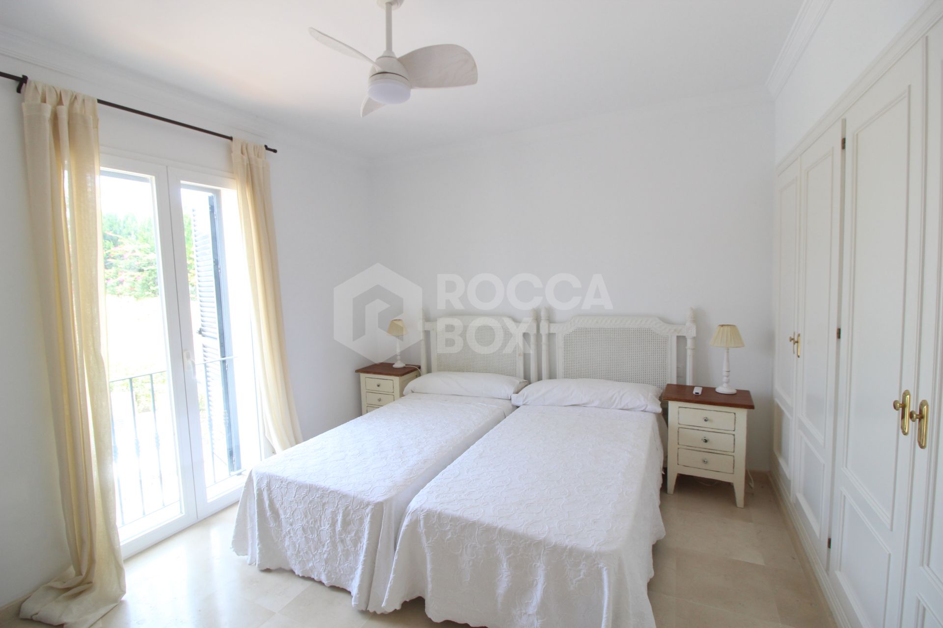 BEAUTIFULL AND PRIVATE SEMIDETACHED OPEN VIEWS TO THE SEA