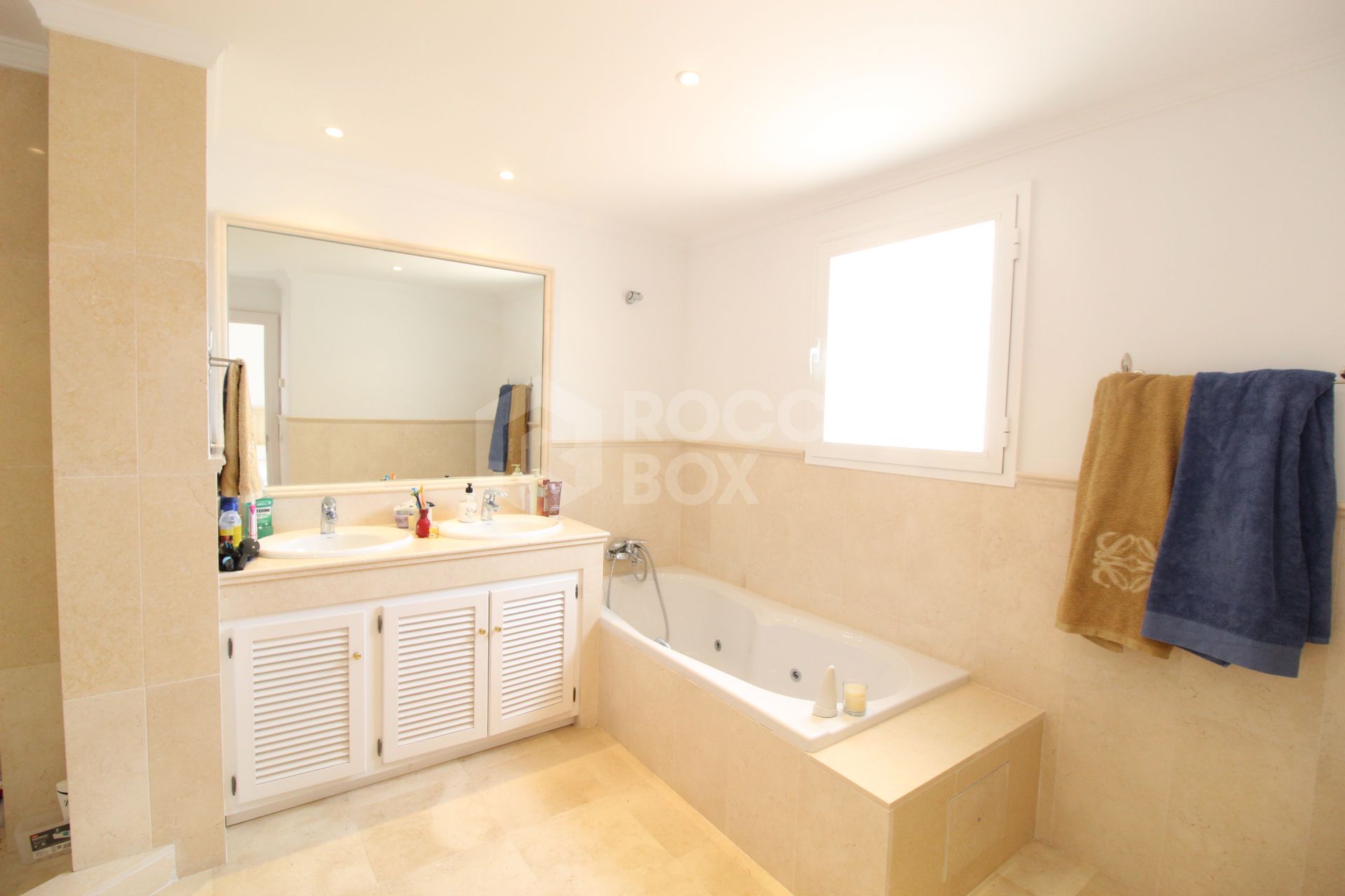BEAUTIFULL AND PRIVATE SEMIDETACHED OPEN VIEWS TO THE SEA