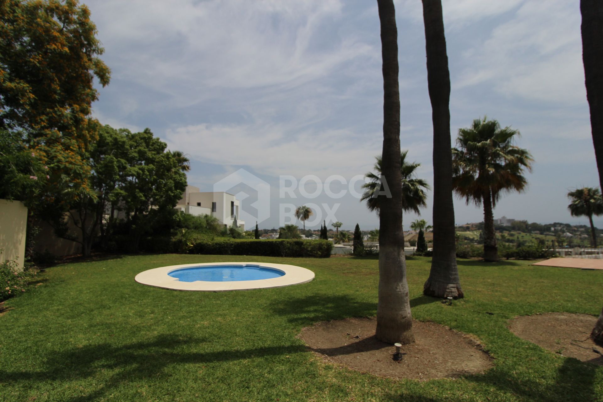 BEAUTIFULL AND PRIVATE SEMIDETACHED OPEN VIEWS TO THE SEA