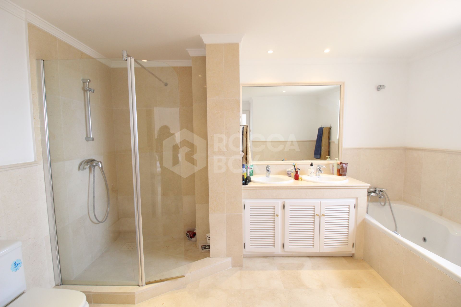 BEAUTIFULL AND PRIVATE SEMIDETACHED OPEN VIEWS TO THE SEA
