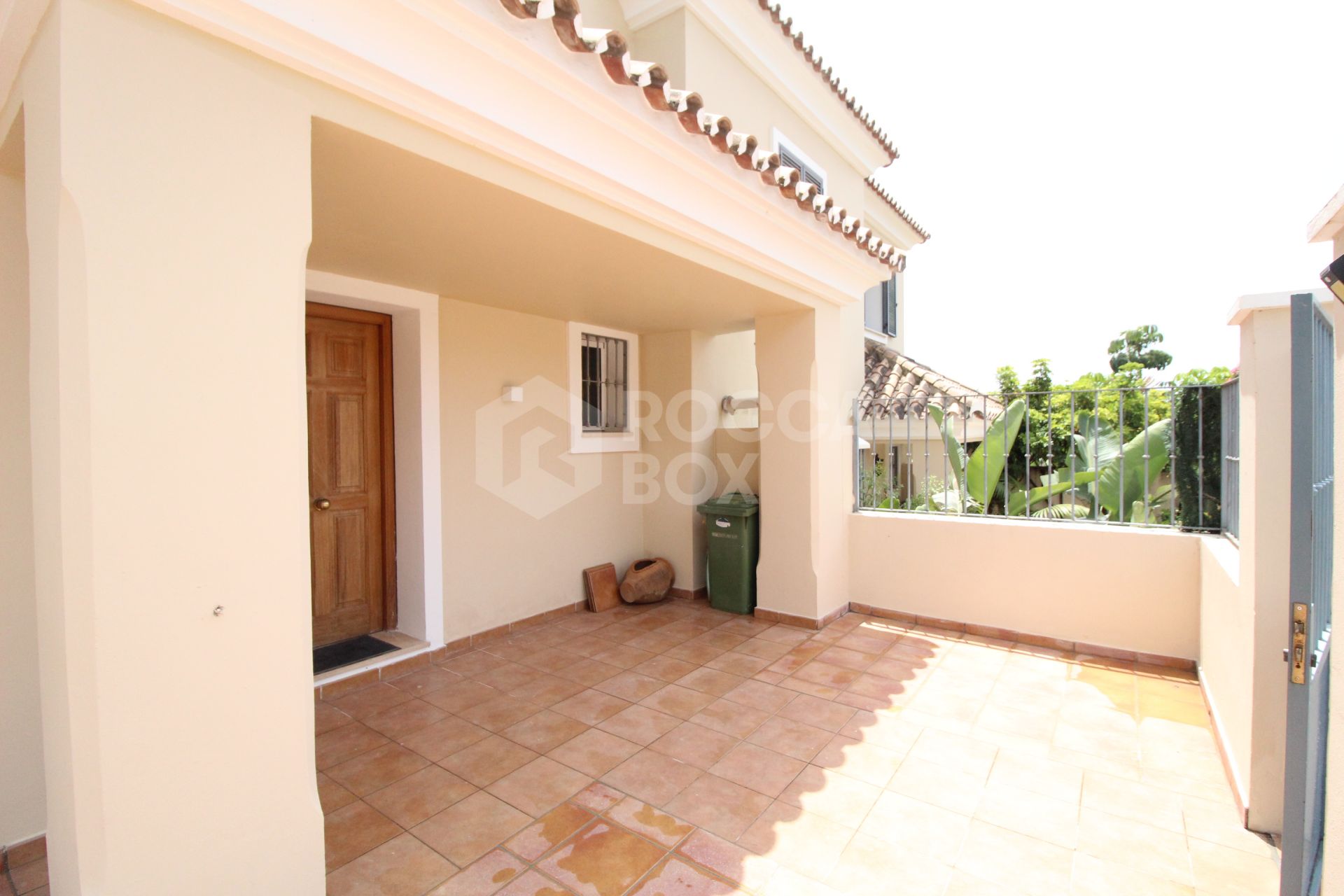 BEAUTIFULL AND PRIVATE SEMIDETACHED OPEN VIEWS TO THE SEA