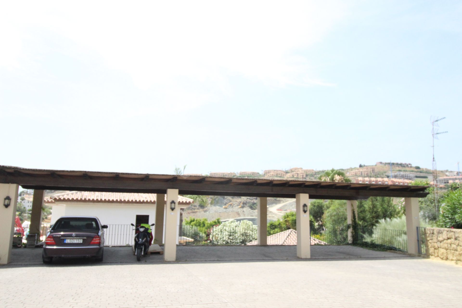 BEAUTIFULL AND PRIVATE SEMIDETACHED OPEN VIEWS TO THE SEA