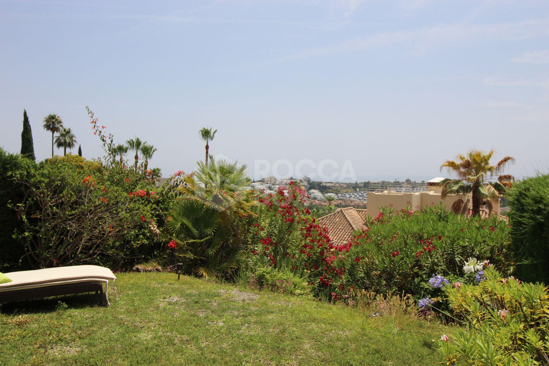 BEAUTIFULL AND PRIVATE SEMIDETACHED OPEN VIEWS TO THE SEA
