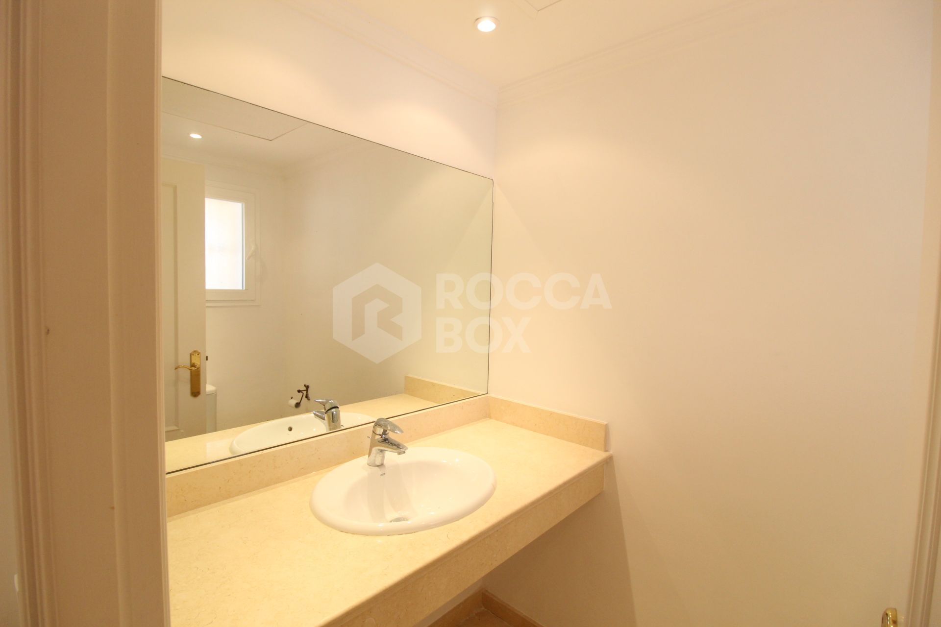 BEAUTIFULL AND PRIVATE SEMIDETACHED OPEN VIEWS TO THE SEA