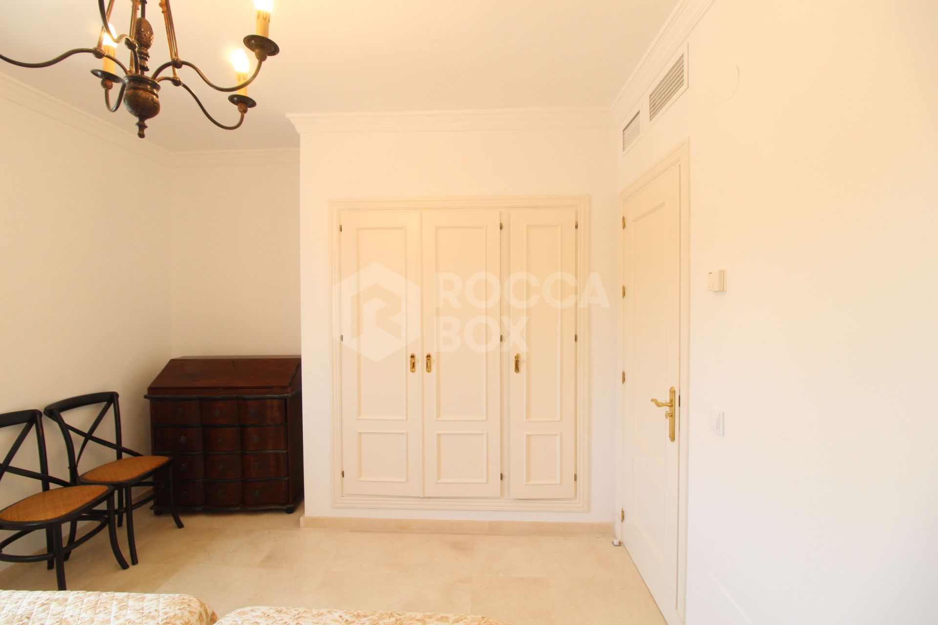 BEAUTIFULL AND PRIVATE SEMIDETACHED OPEN VIEWS TO THE SEA