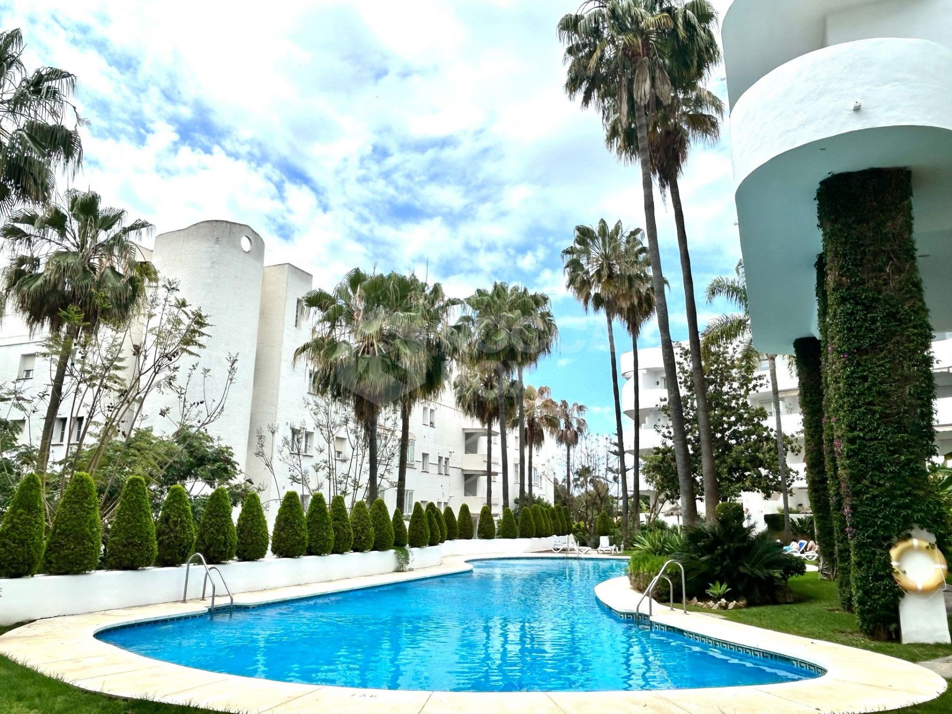 OPORTUNITY IN GOLDEN MILE! GRATE APARTMENT OF 3 BED!