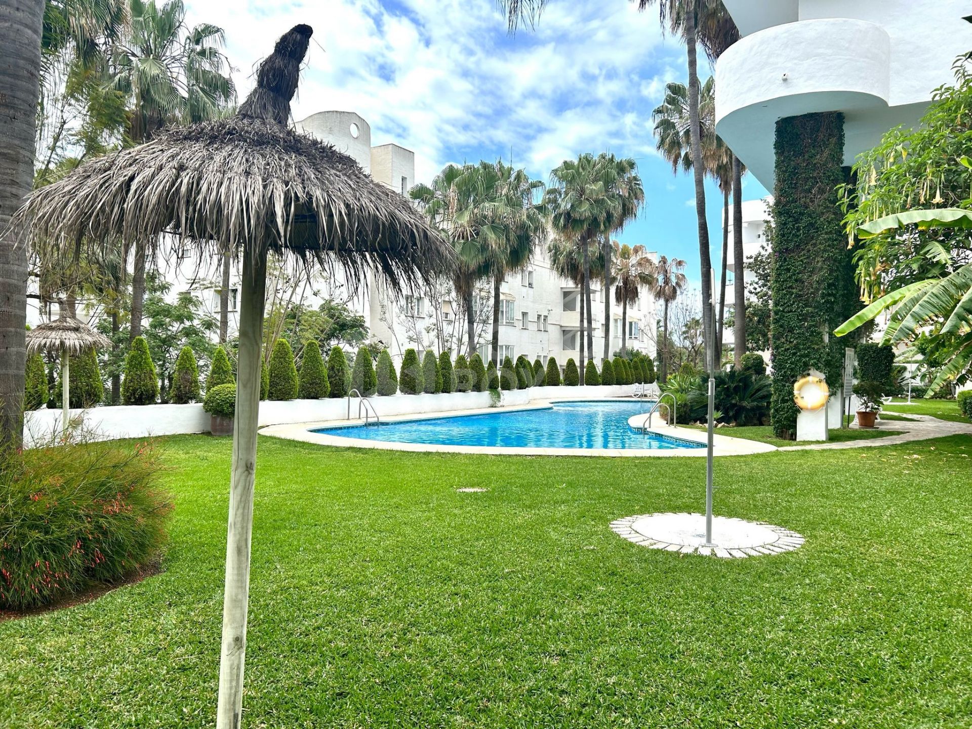 OPORTUNITY IN GOLDEN MILE! GRATE APARTMENT OF 3 BED!