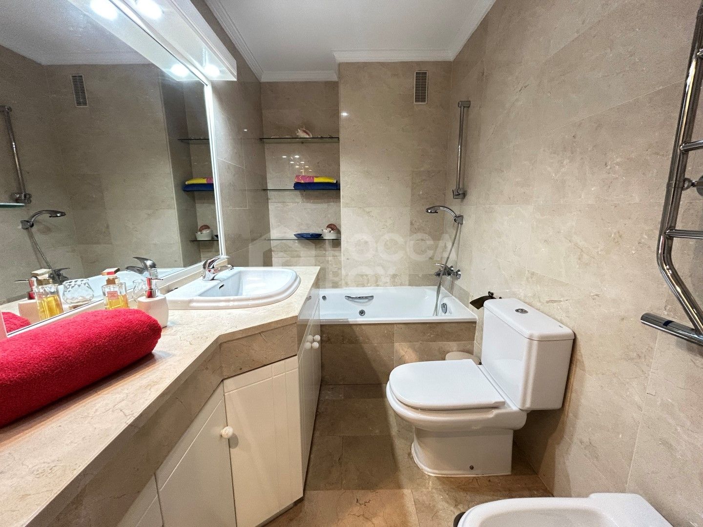 OPORTUNITY IN GOLDEN MILE! GRATE APARTMENT OF 3 BED!