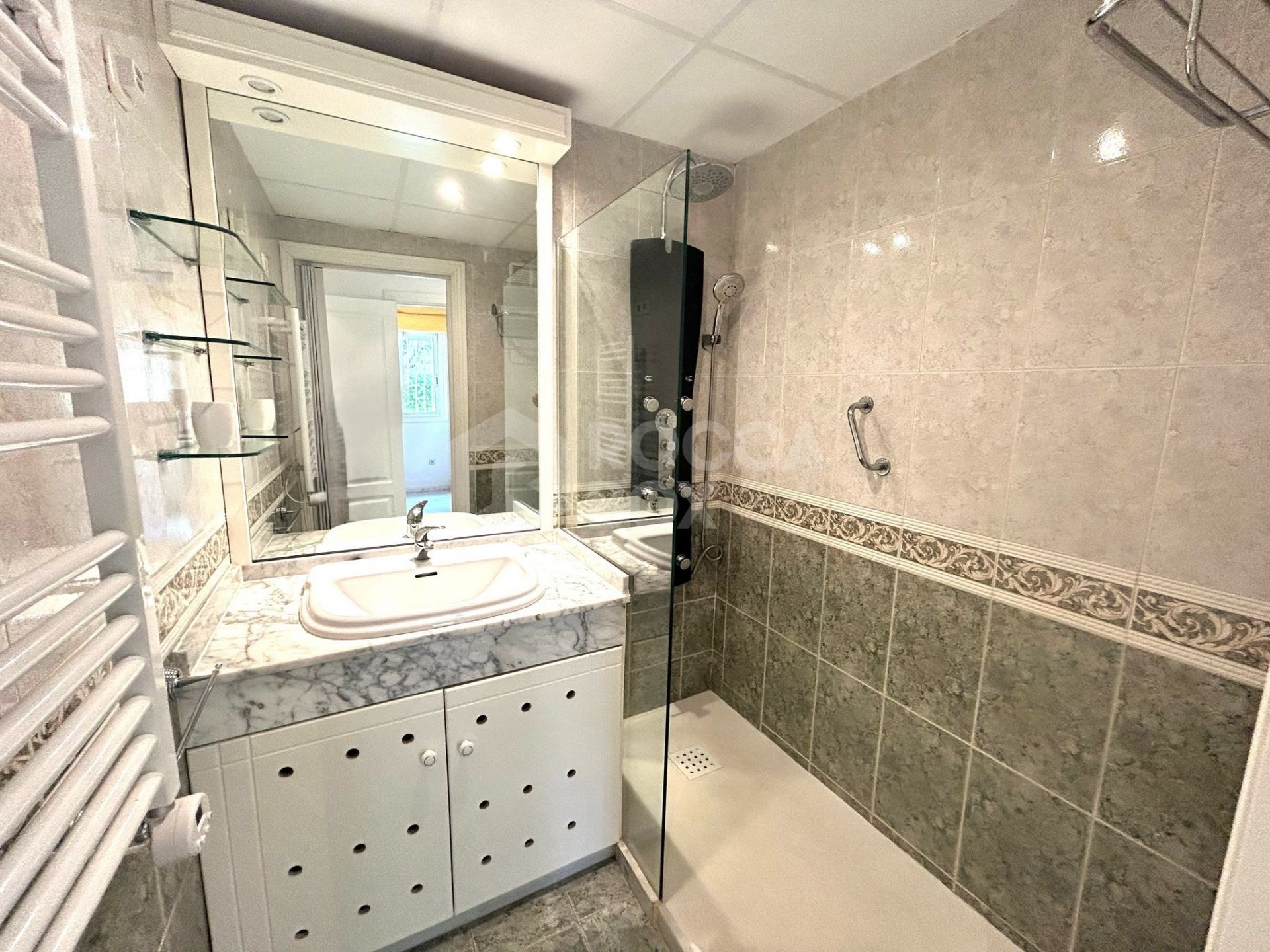 OPORTUNITY IN GOLDEN MILE! GRATE APARTMENT OF 3 BED!