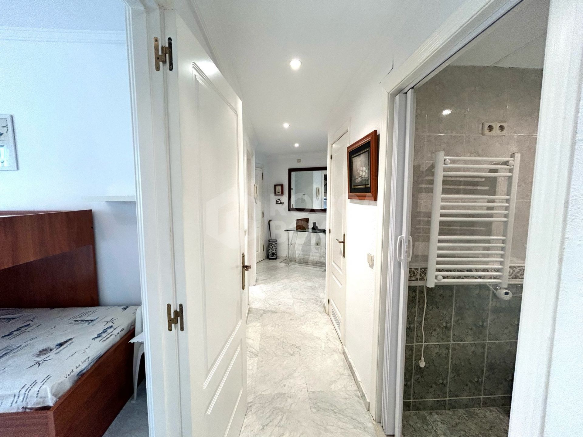OPORTUNITY IN GOLDEN MILE! GRATE APARTMENT OF 3 BED!