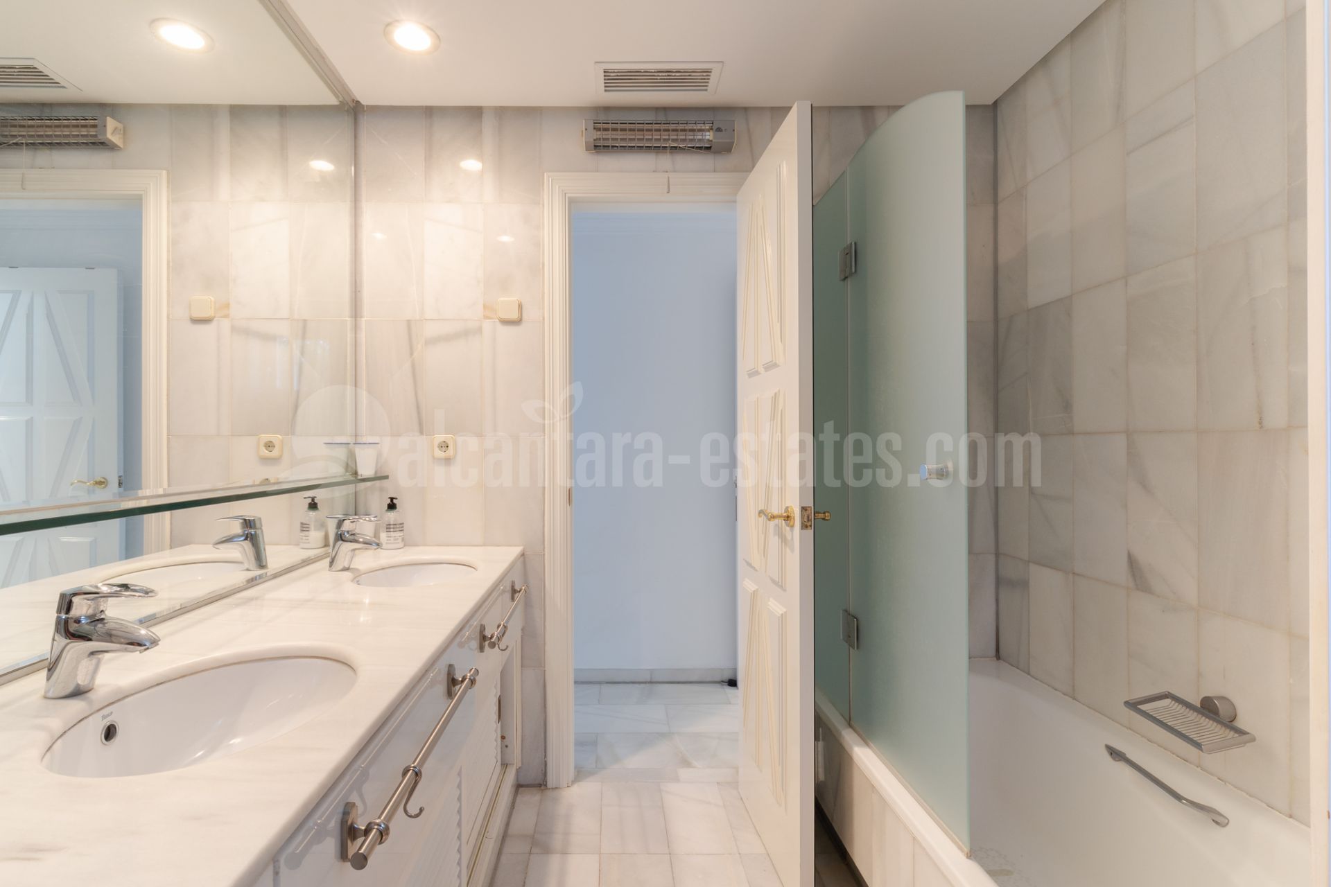 Duplex Penthouse in Marbella Golden Mile, Marbella