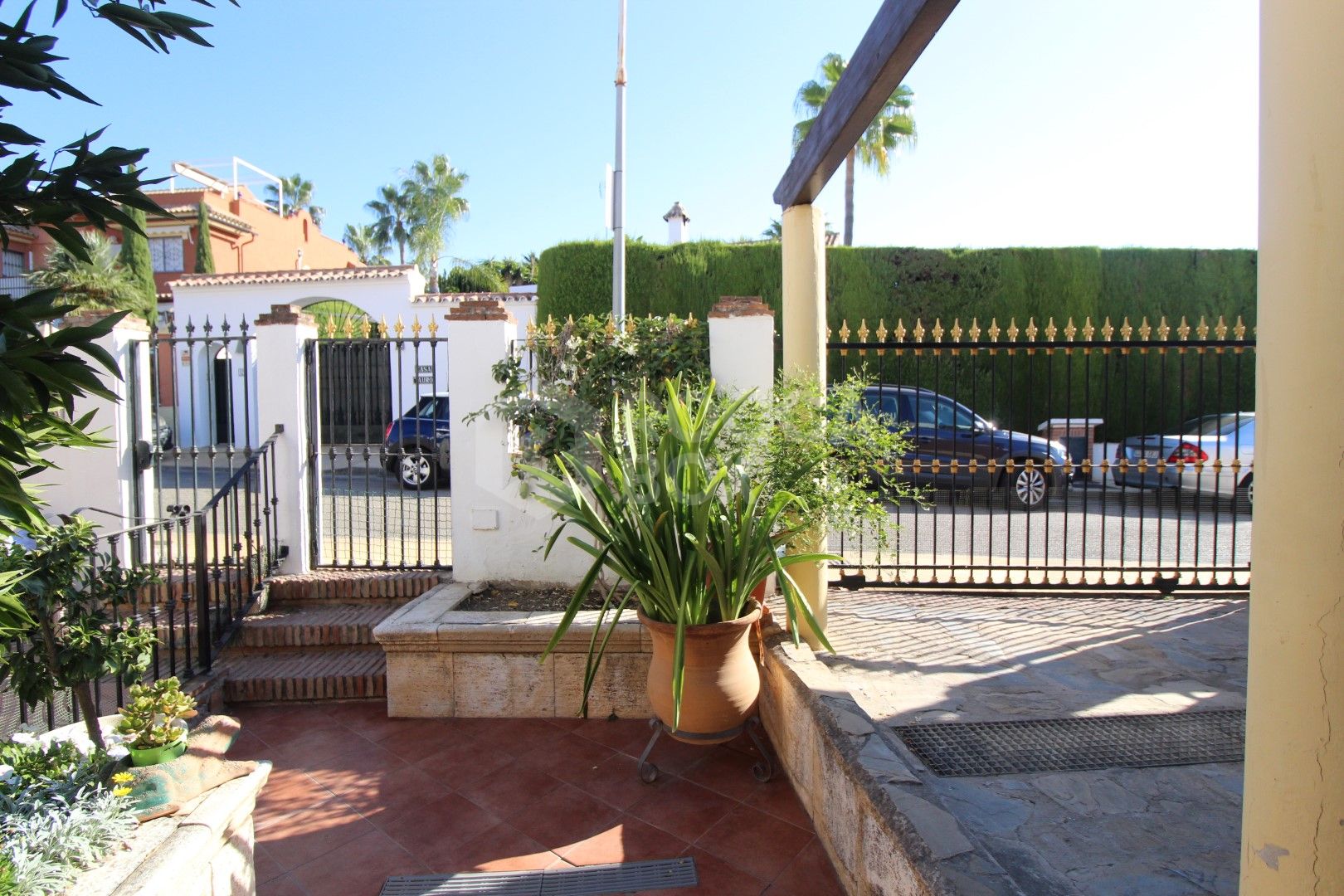 Super Large semidetached house with wonderfull private garden !!