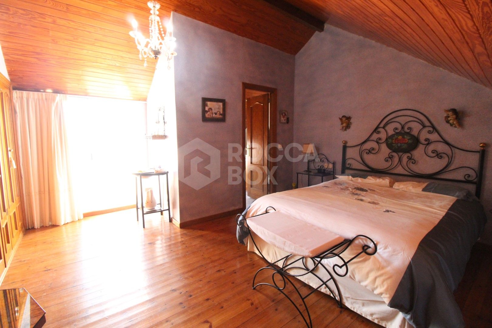 Super Large semidetached house with wonderfull private garden !!